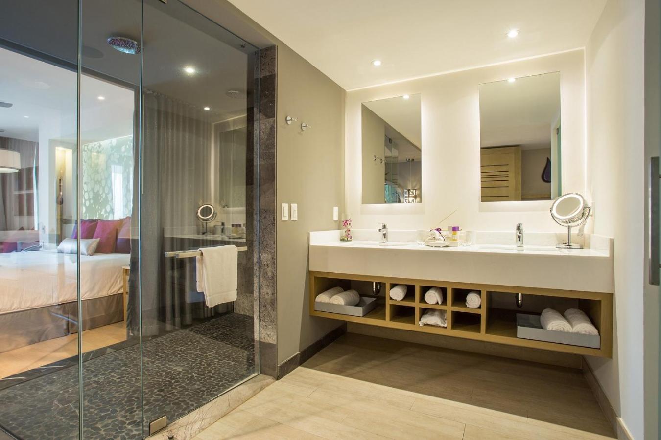 Preferred Club Junior Suite Ocean View King - Photo 3