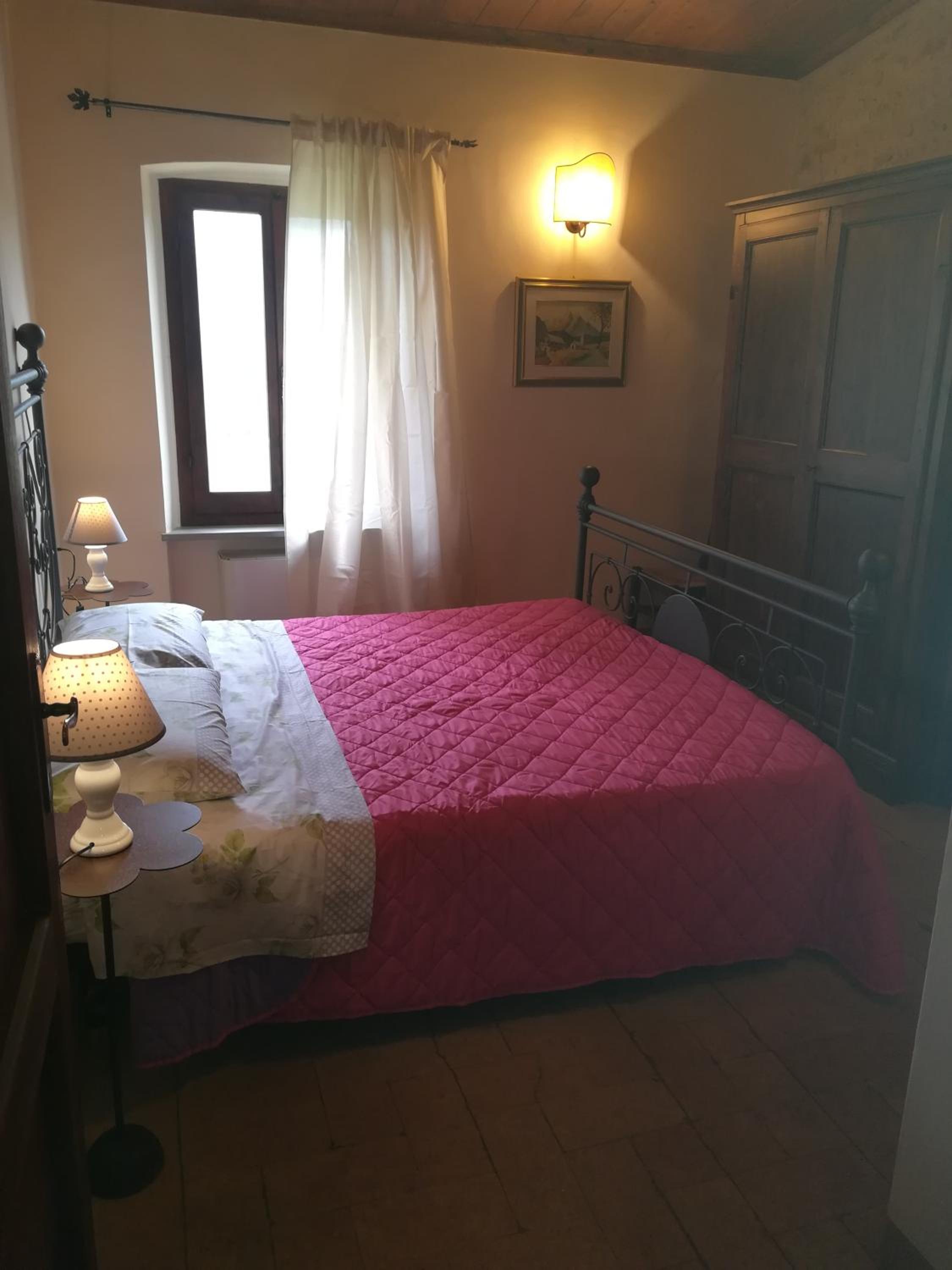 Double Room with Private Bathroom - Photo 2