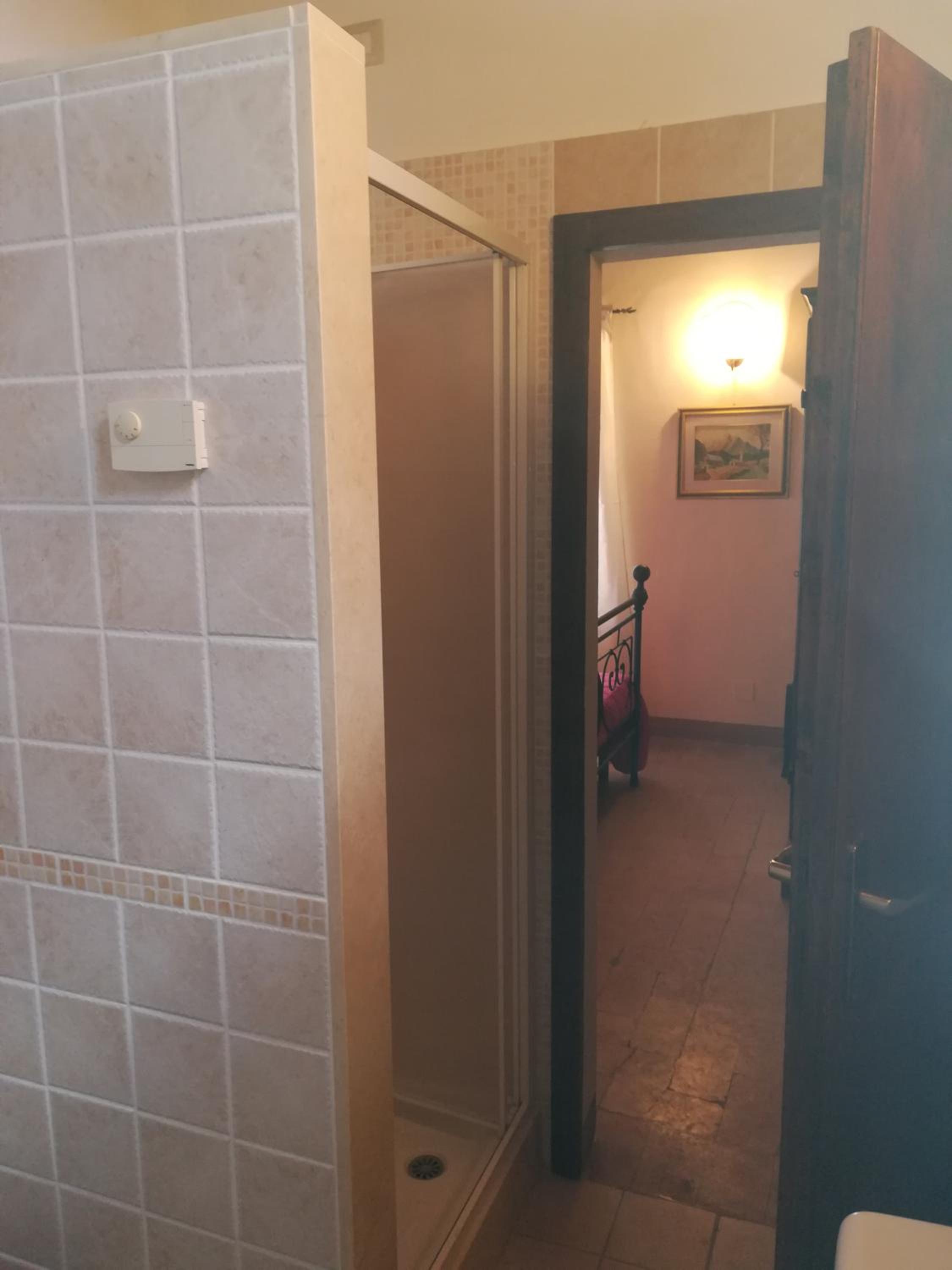 Double Room with Private Bathroom - Photo 3