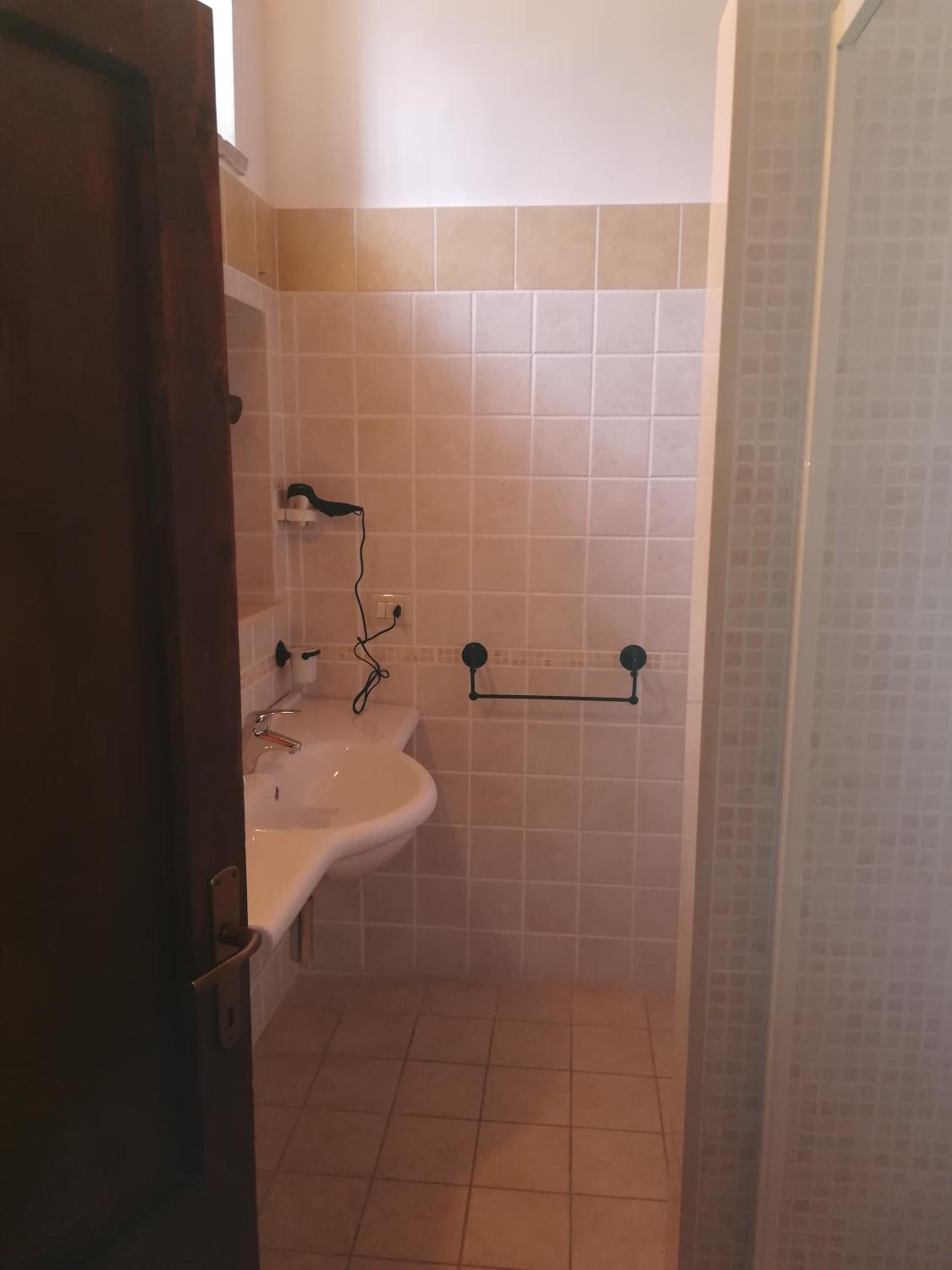 Large Double Room - Photo 2