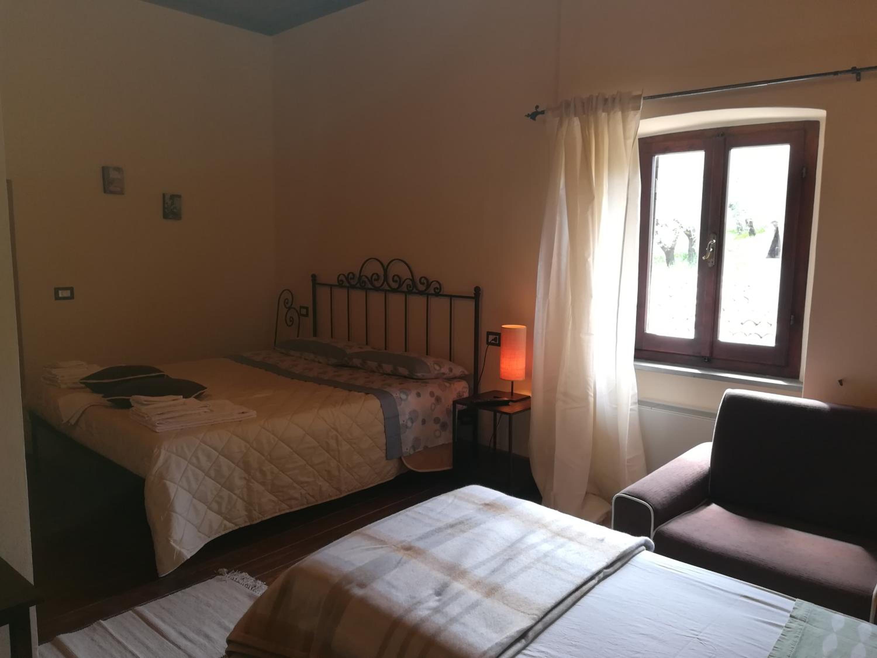Deluxe King Room - Photo 5