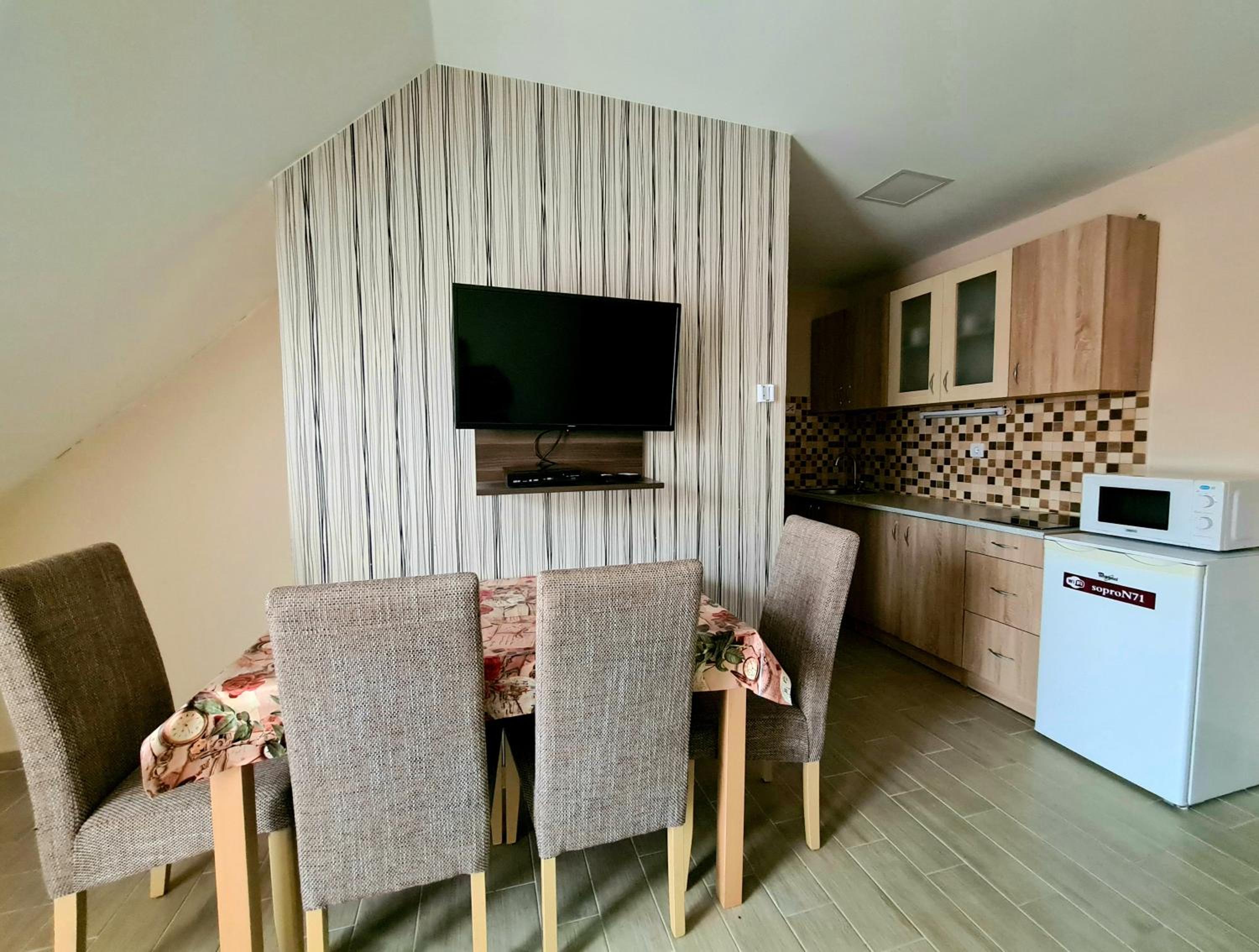 One-Bedroom Apartment with Balcony photo 2