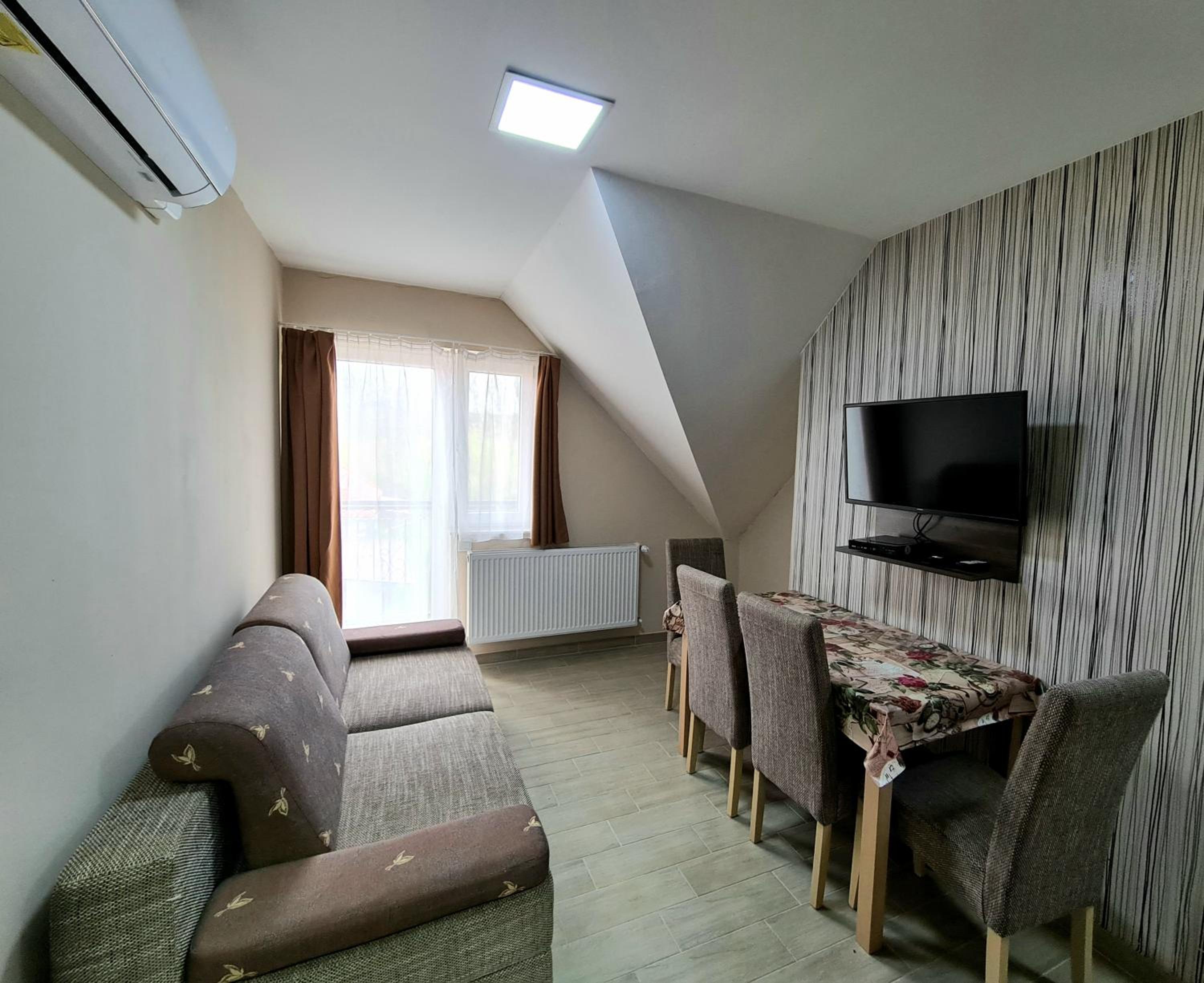 One-Bedroom Apartment with Balcony photo 3