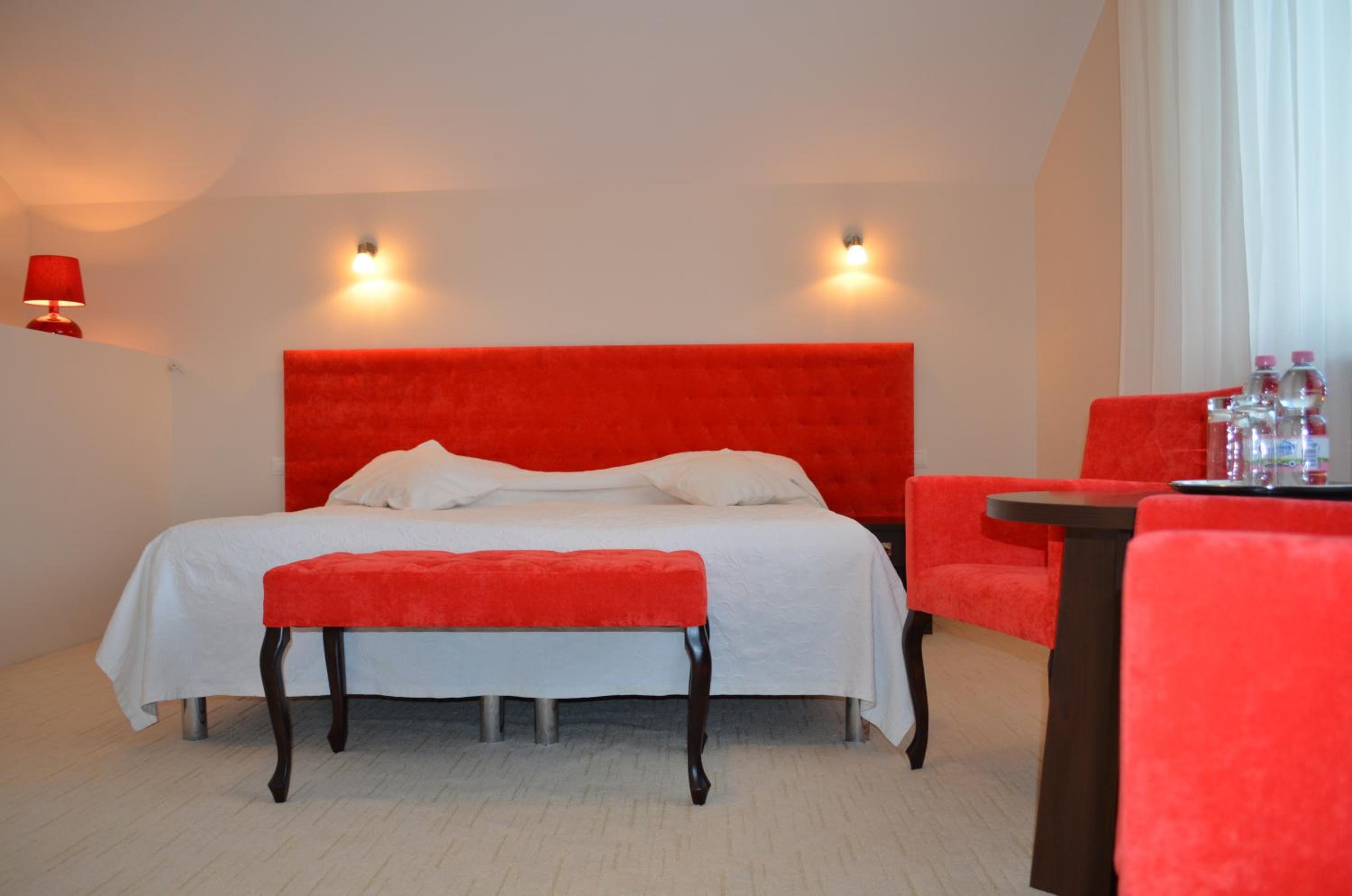 Double Room with Bath - Photo 5
