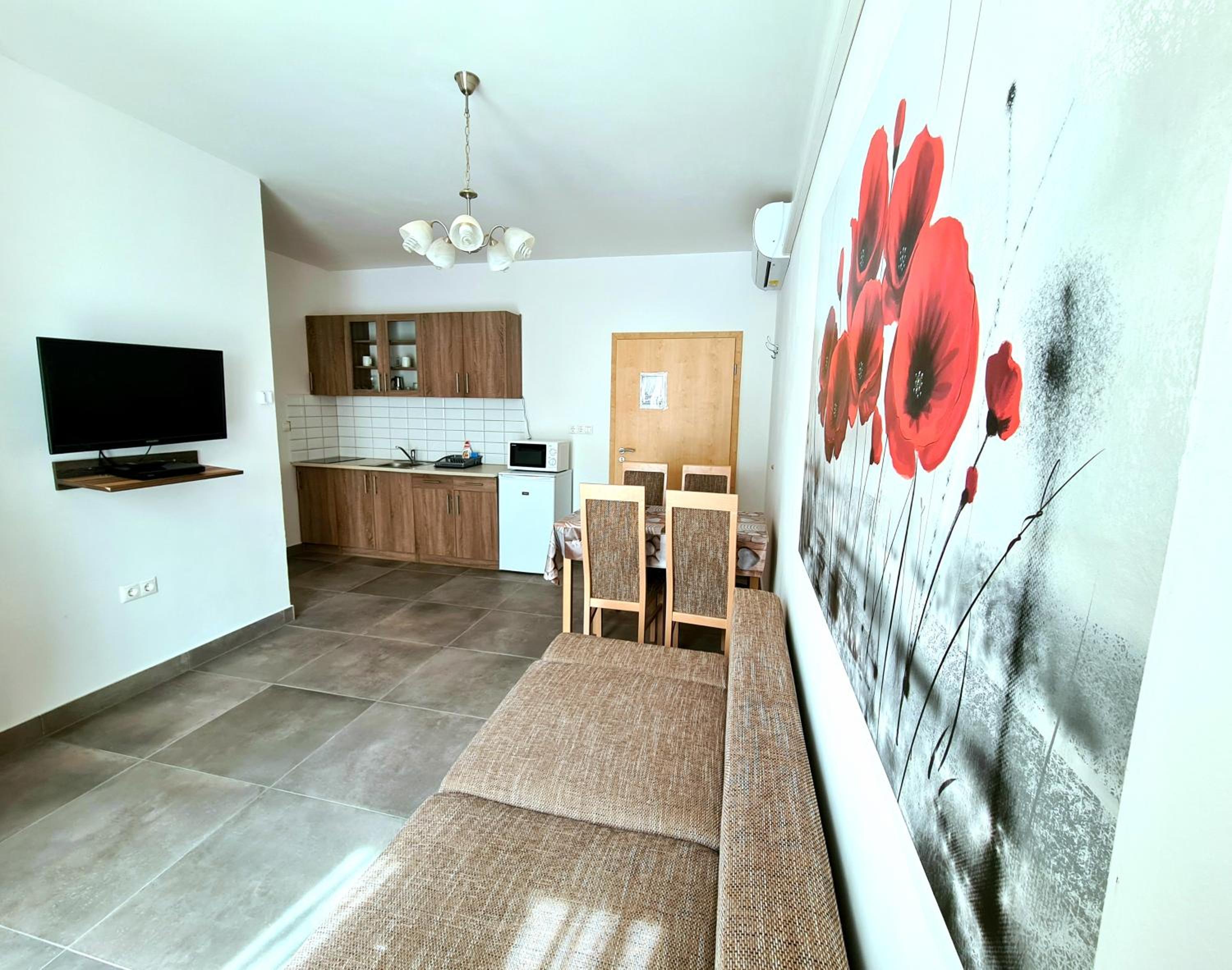 One-Bedroom Apartment with Balcony photo 1