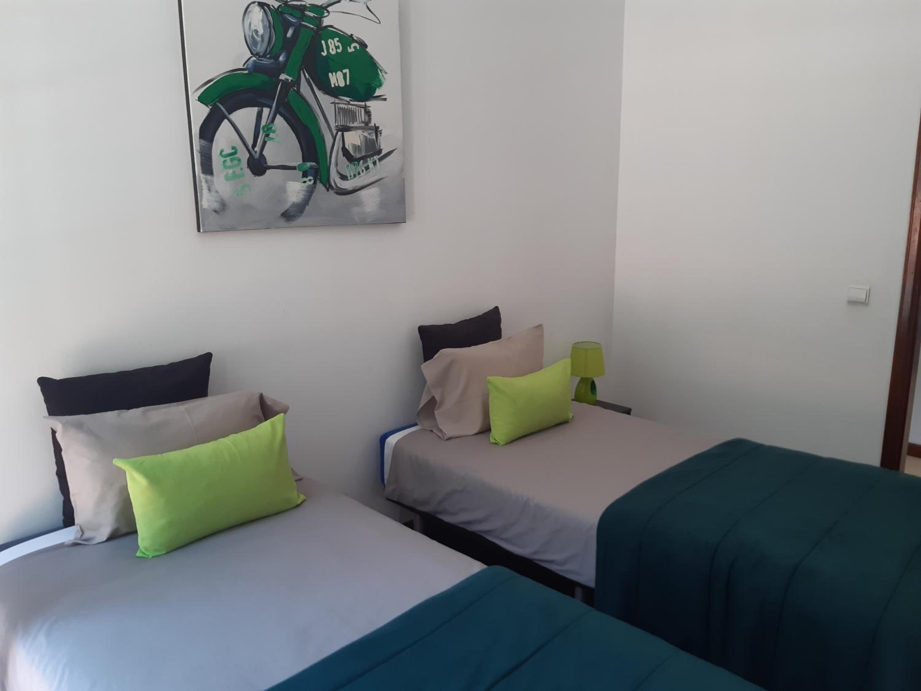 Apartment with Mountain View - Photo 12