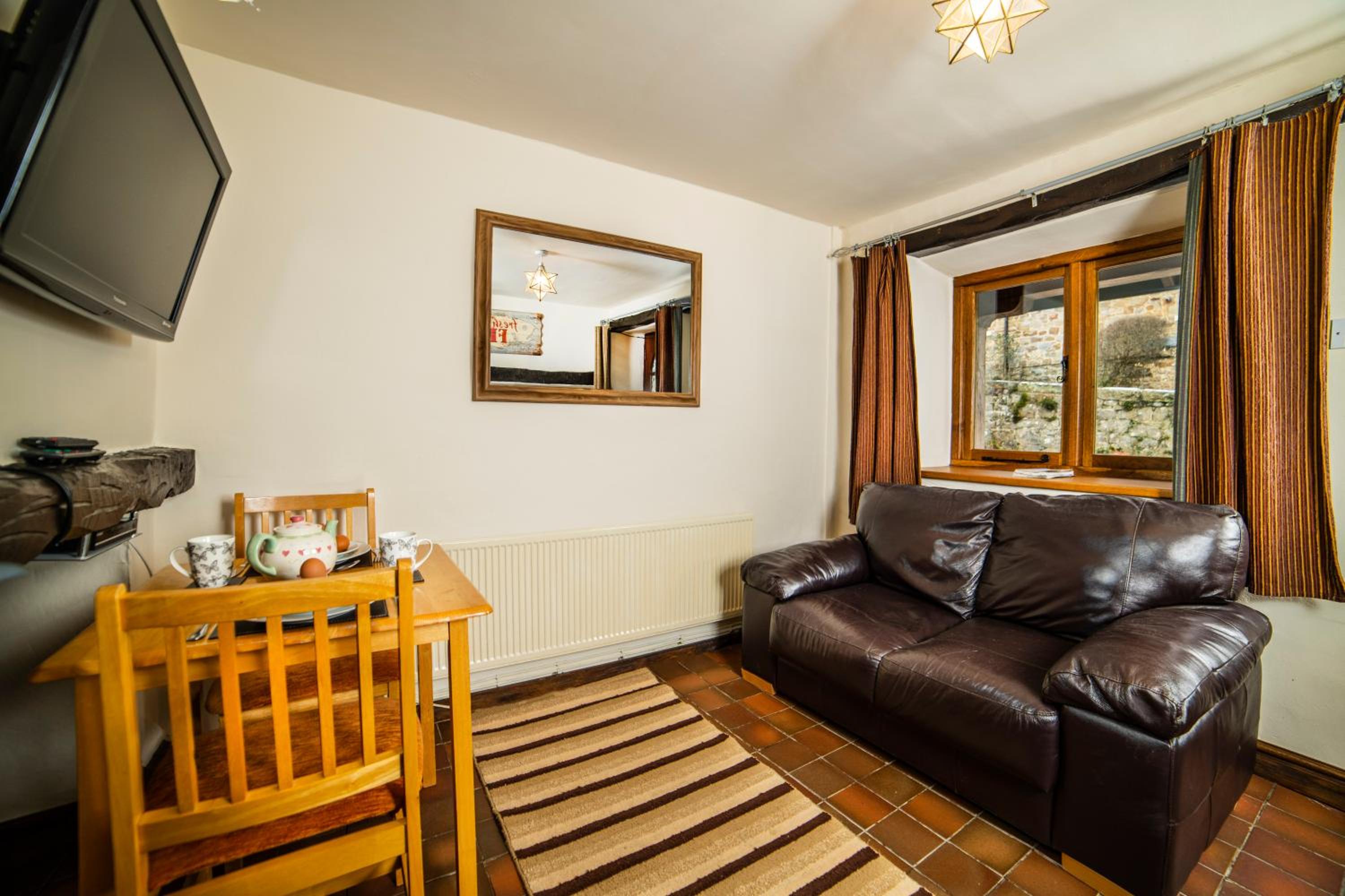 One-Bedroom House - Photo 5
