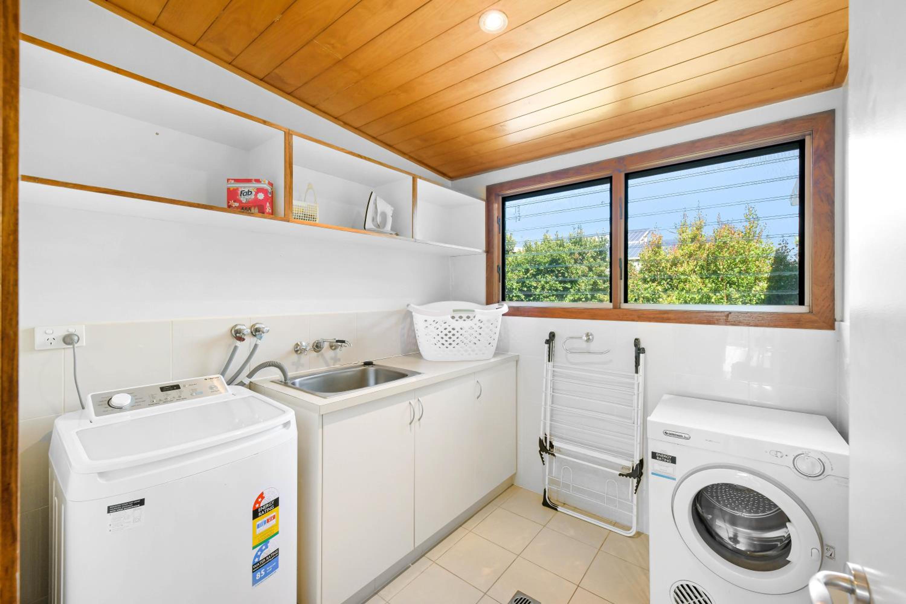 Three-Bedroom House photo 3
