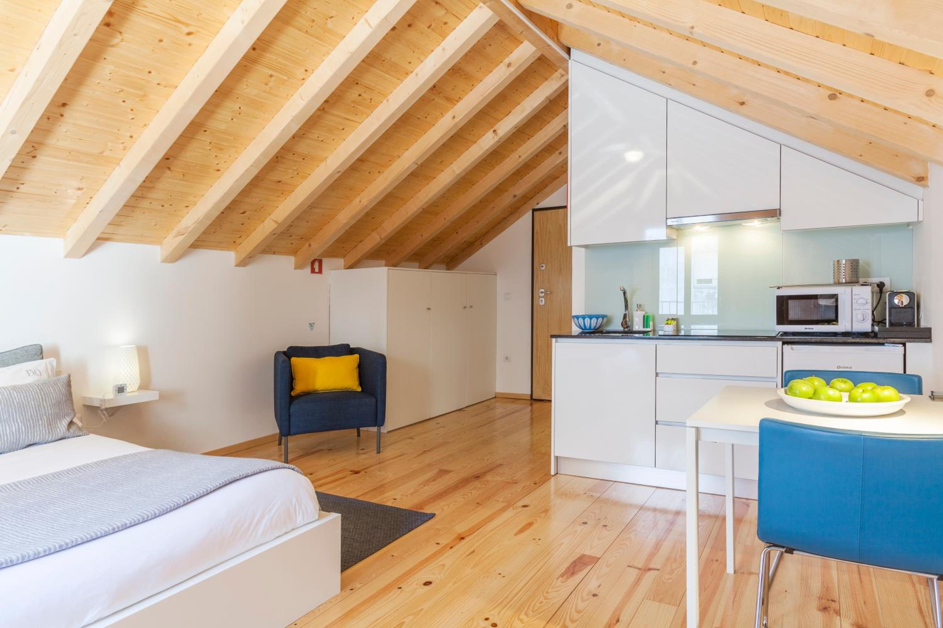 Studio with Balcony - Photo 10