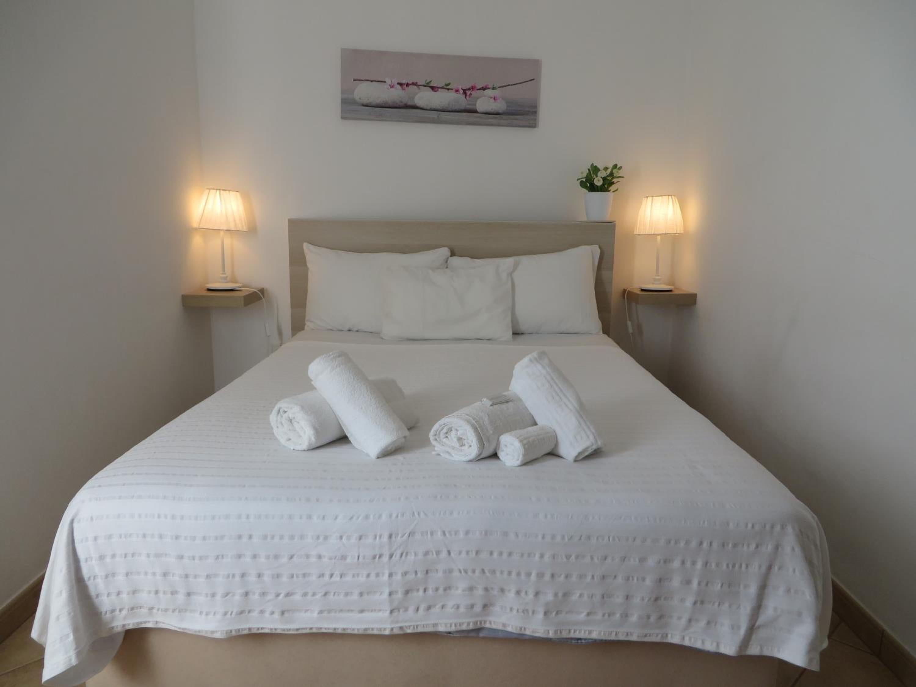 Two-Bedroom House - Photo 8