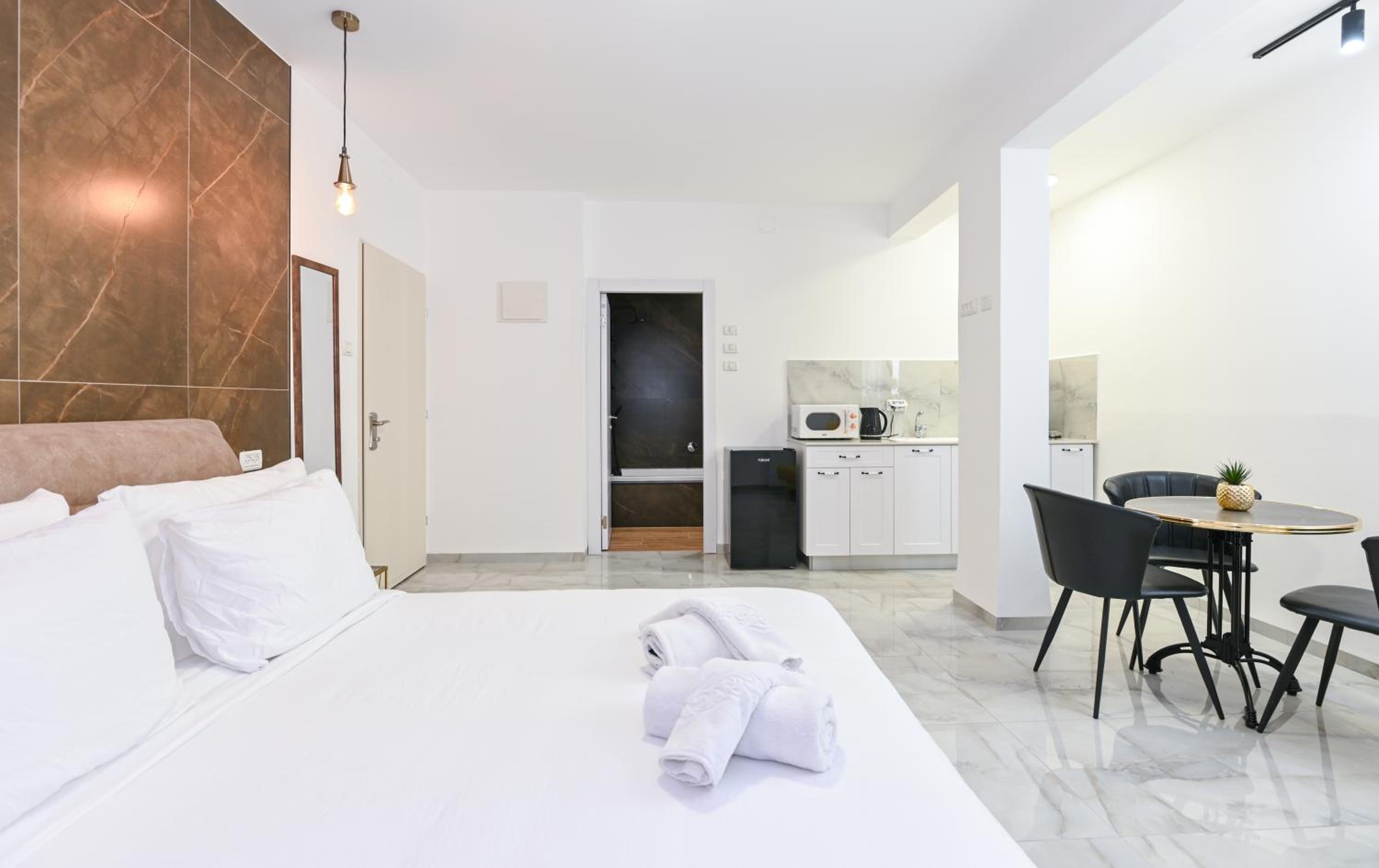 Deluxe Double Room with Bath