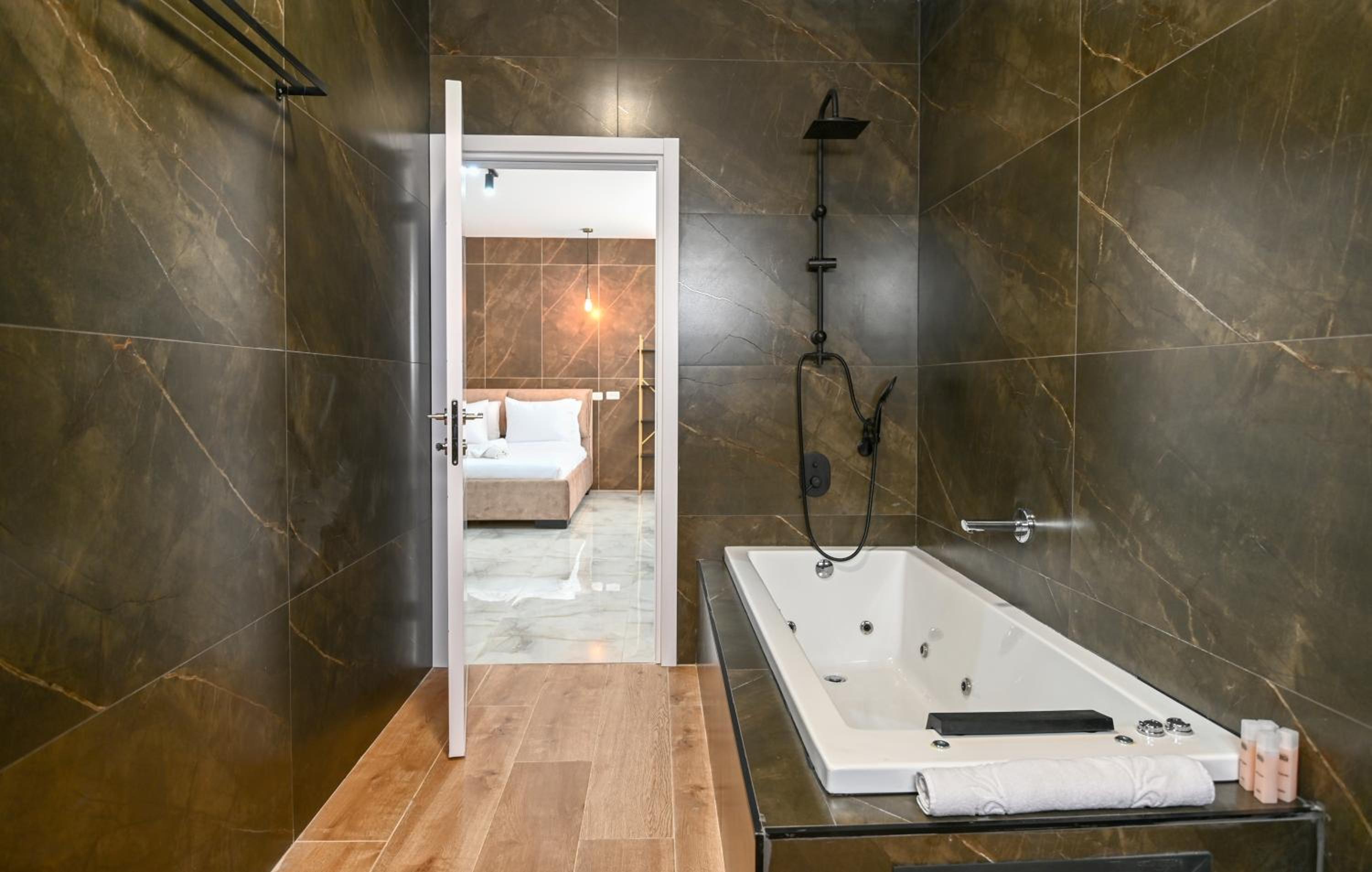 Deluxe Double Room with Bath photo 1