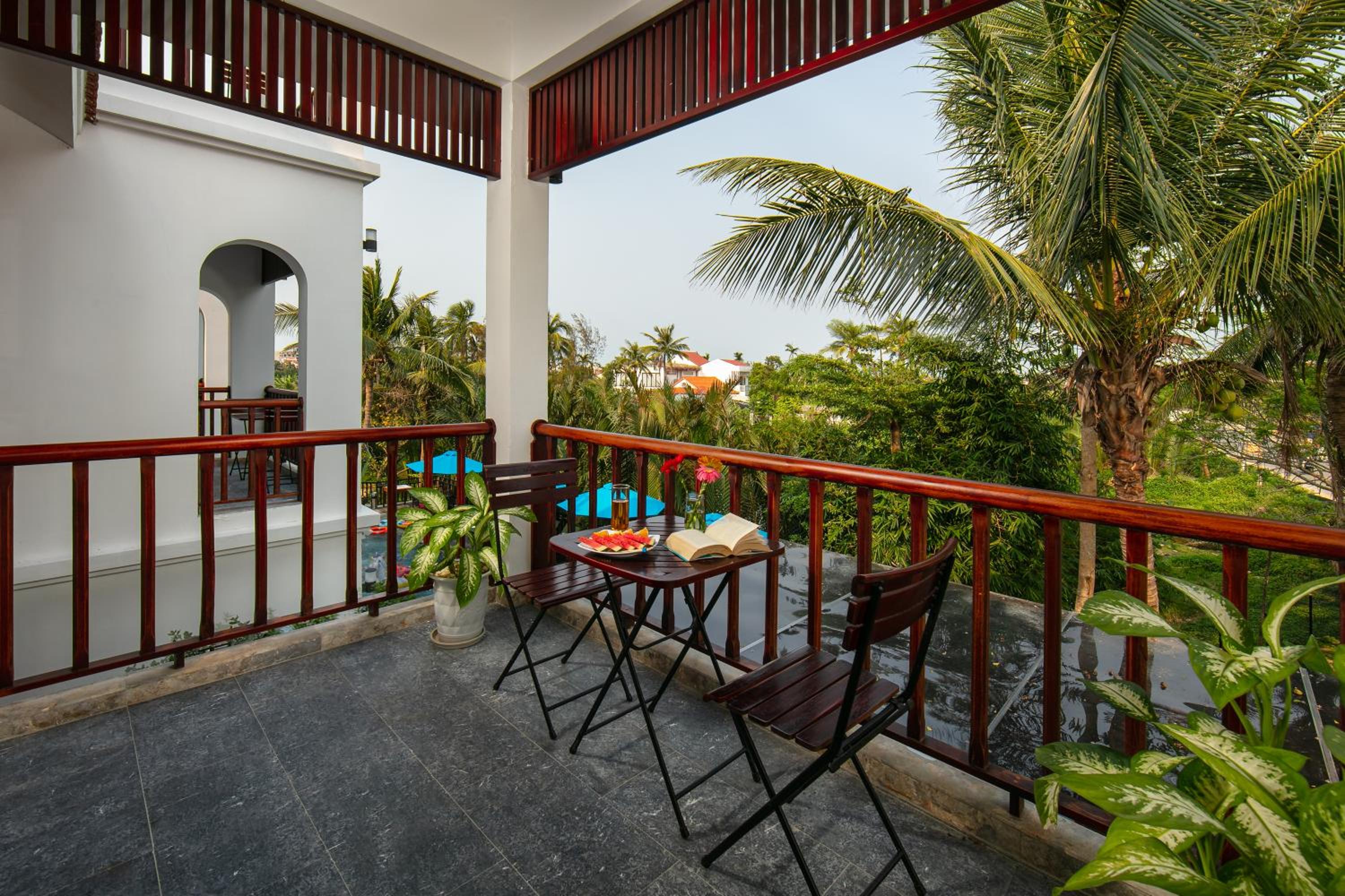 Family Room with Balcony photo 1