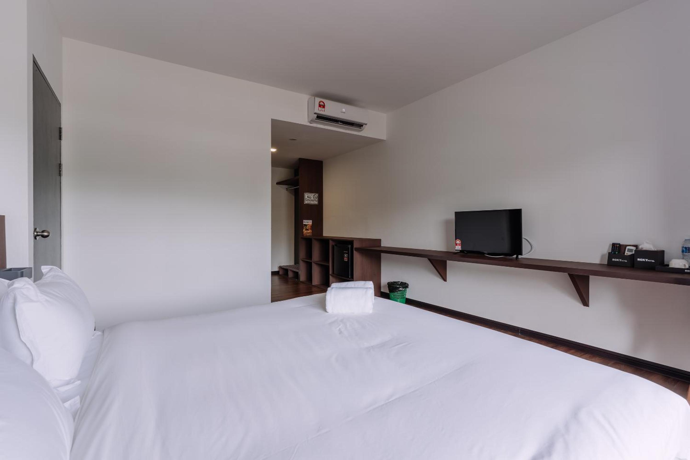 Deluxe King Room - Photo 3