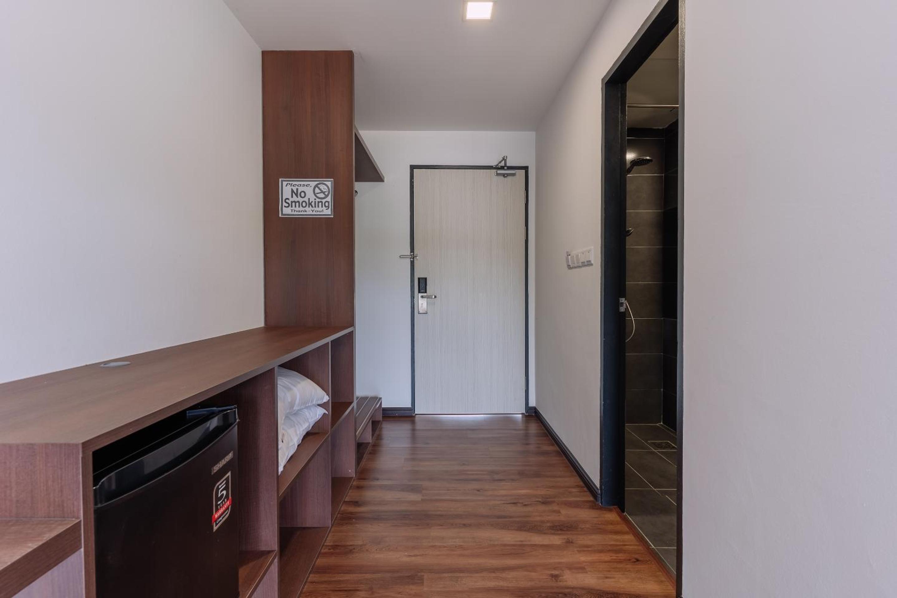 Deluxe King Room - Photo 5