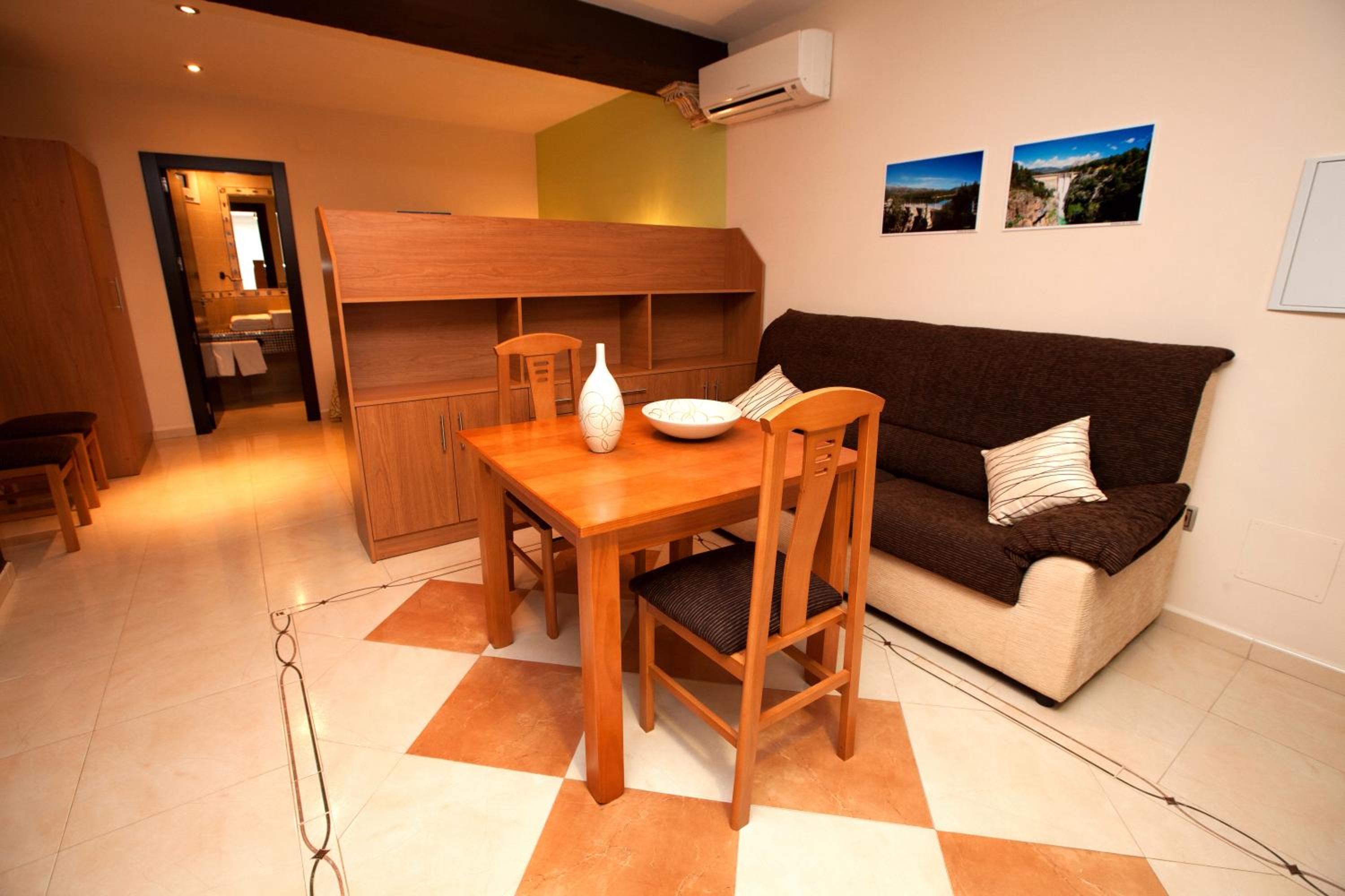 Studio (2 Adults)
