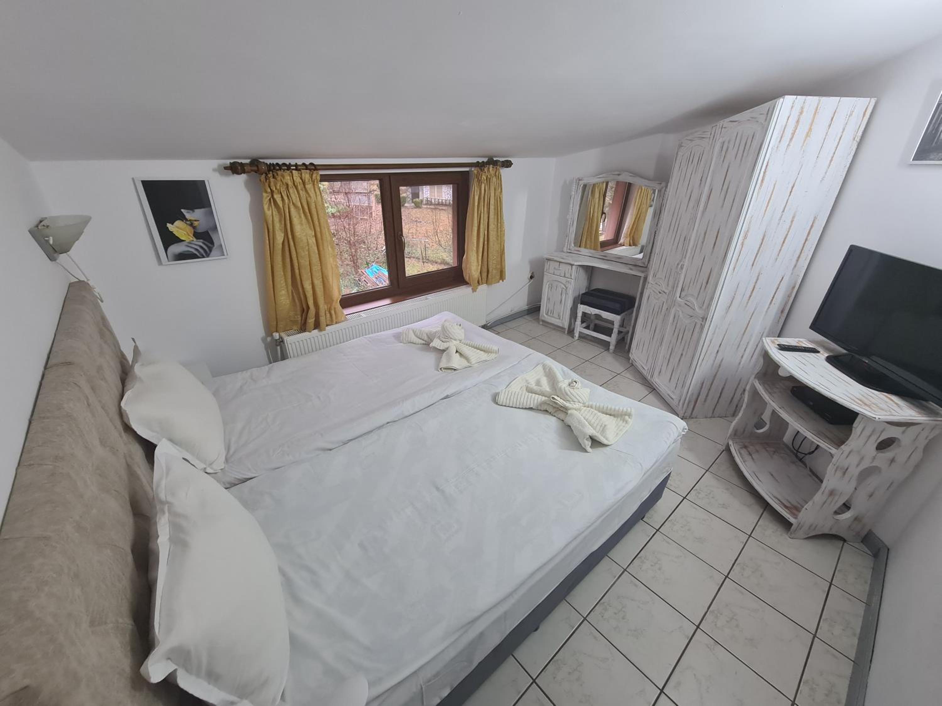 Quintuple Room with Balcony  - Photo 3