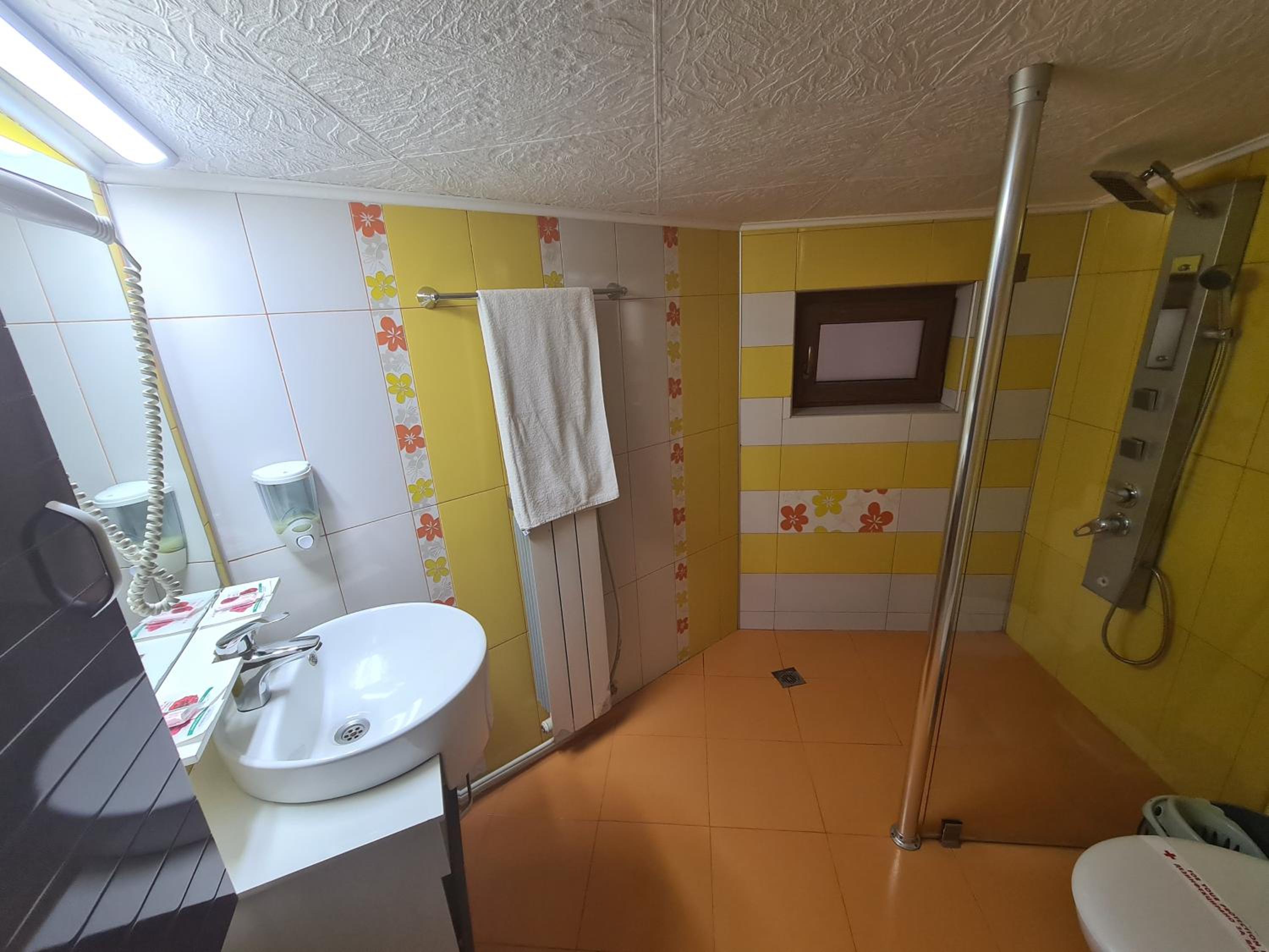 Quintuple Room with Balcony  - Photo 5
