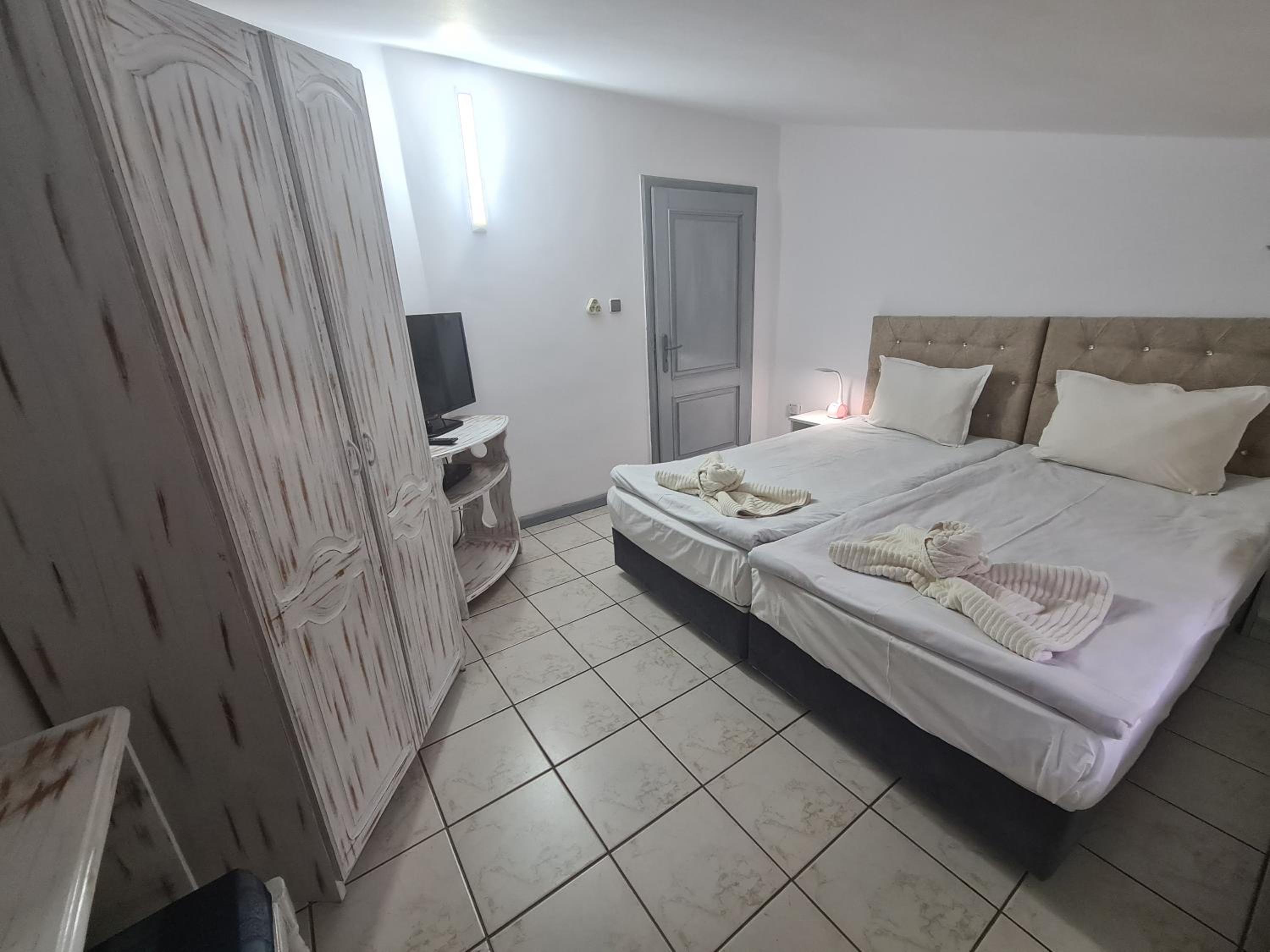 Quintuple Room with Balcony  - Photo 4
