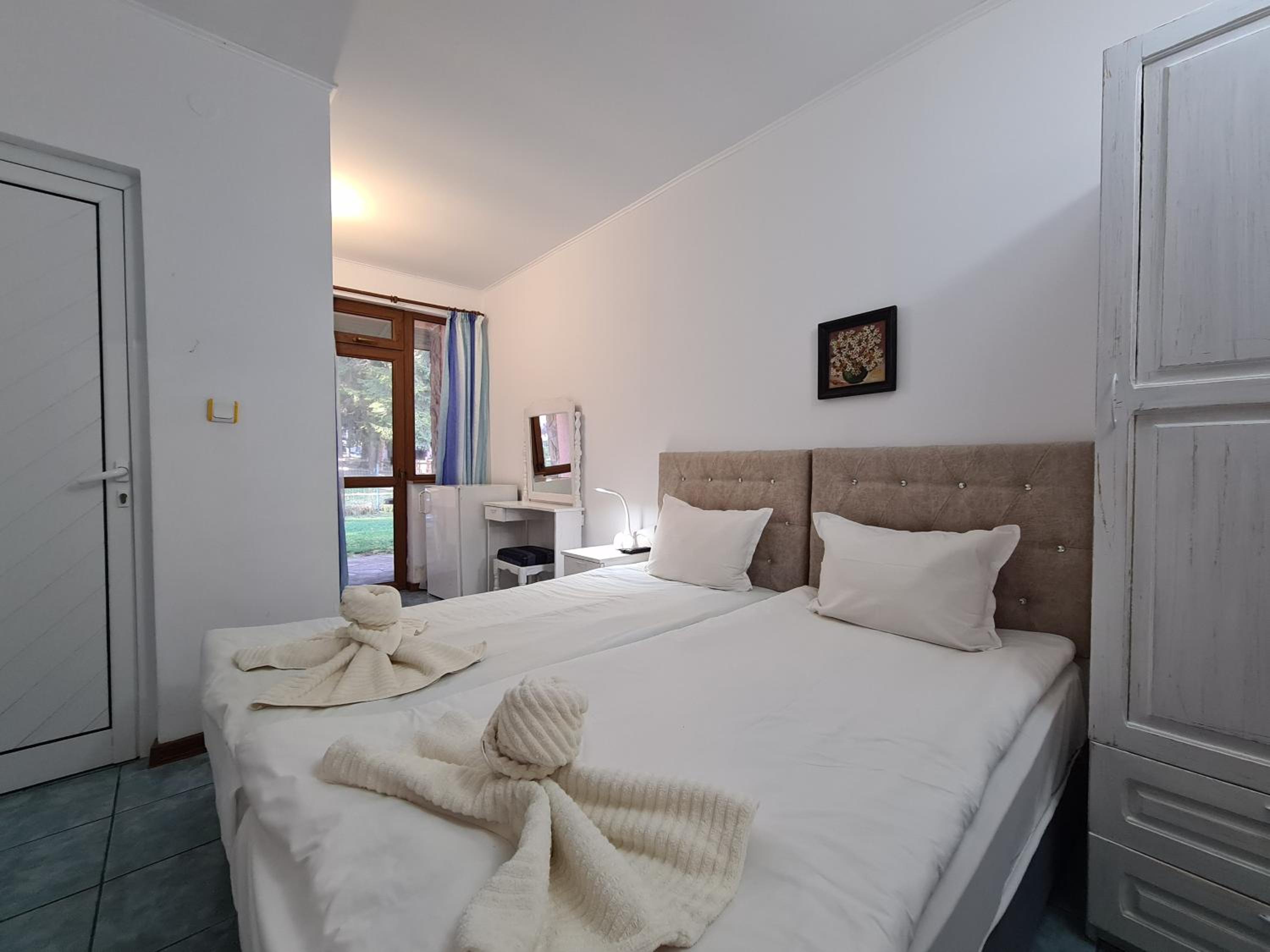 Double Room with Balcony - Photo 5