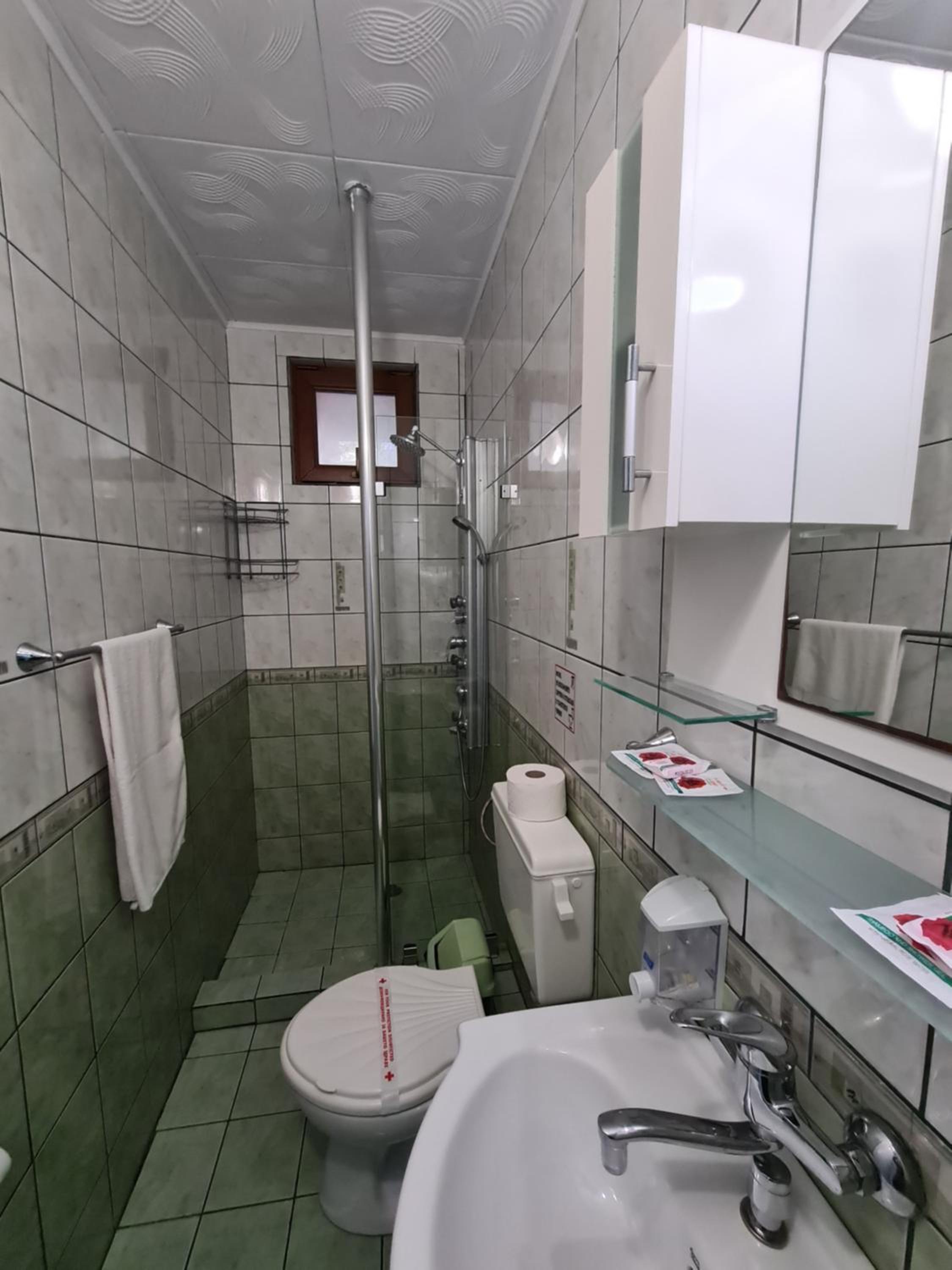Double Room with Balcony - Photo 4