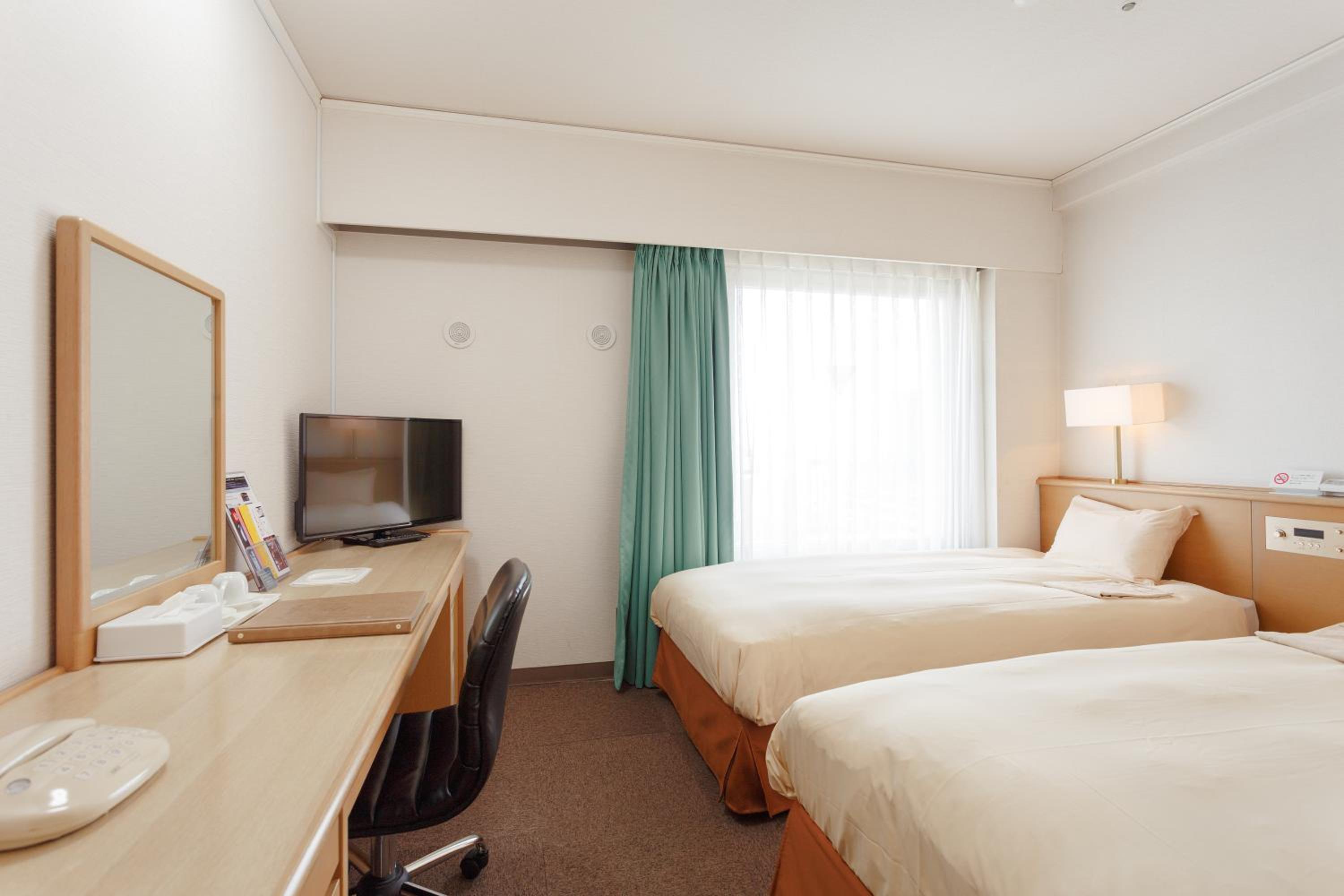 Twin Room - Non-Smoking photo 1