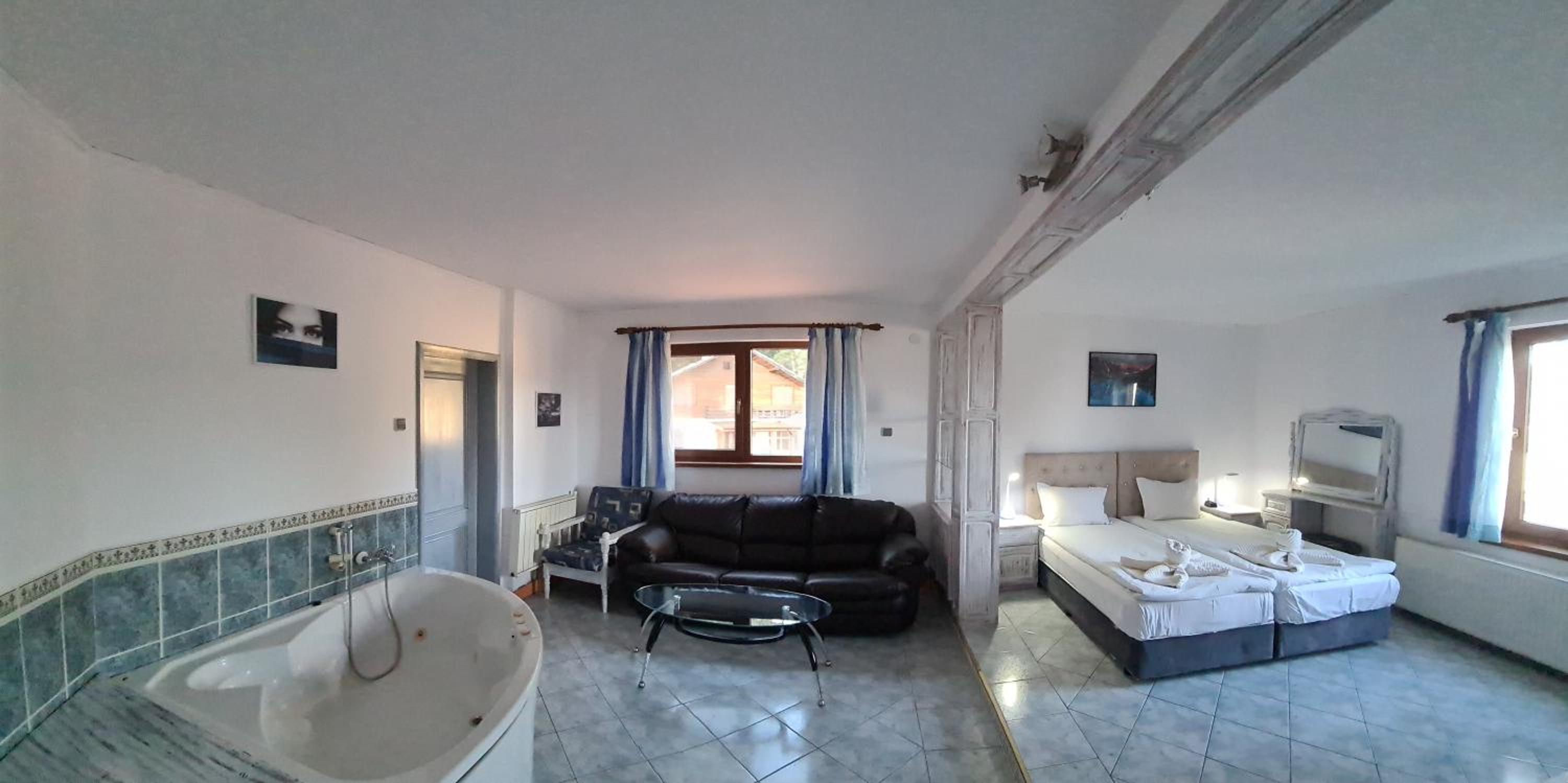 Junior Suite with Balcony - Photo 2