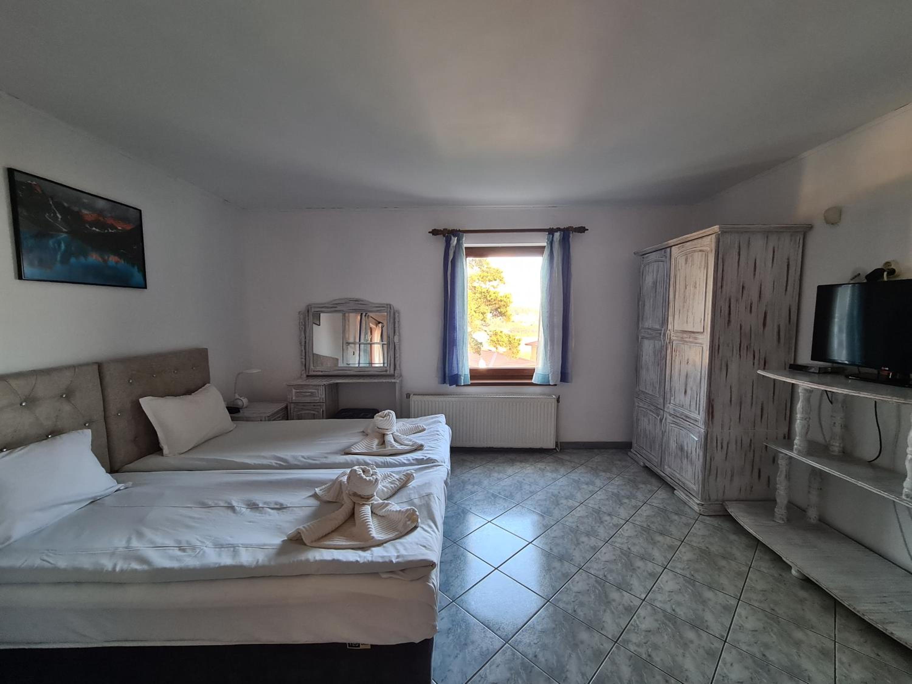 Junior Suite with Balcony - Photo 6