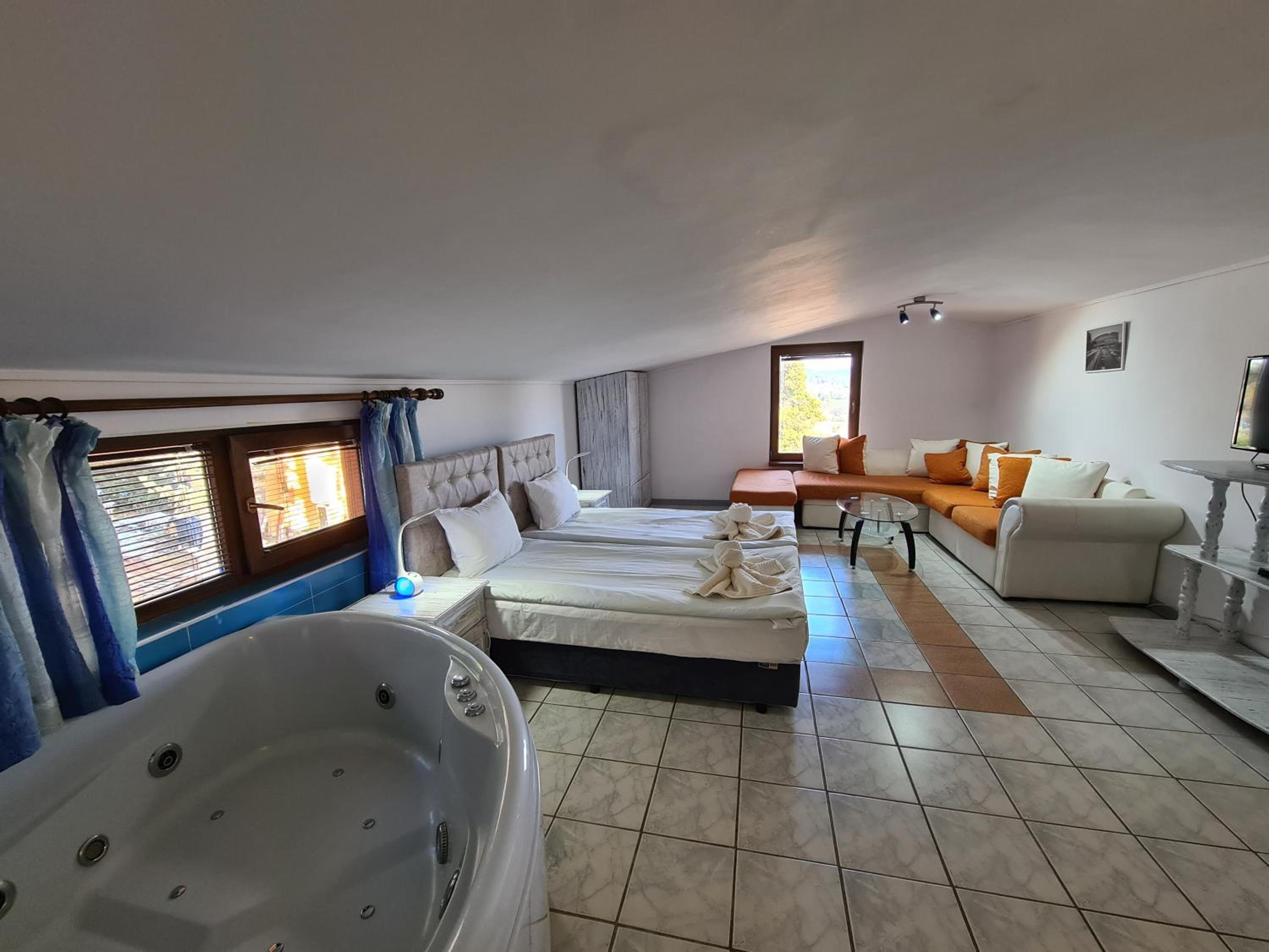 Junior Suite with Balcony - Photo 7