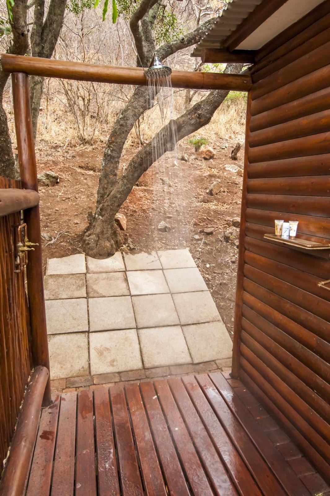 Log Cabin with Outdoor Shower photo 2