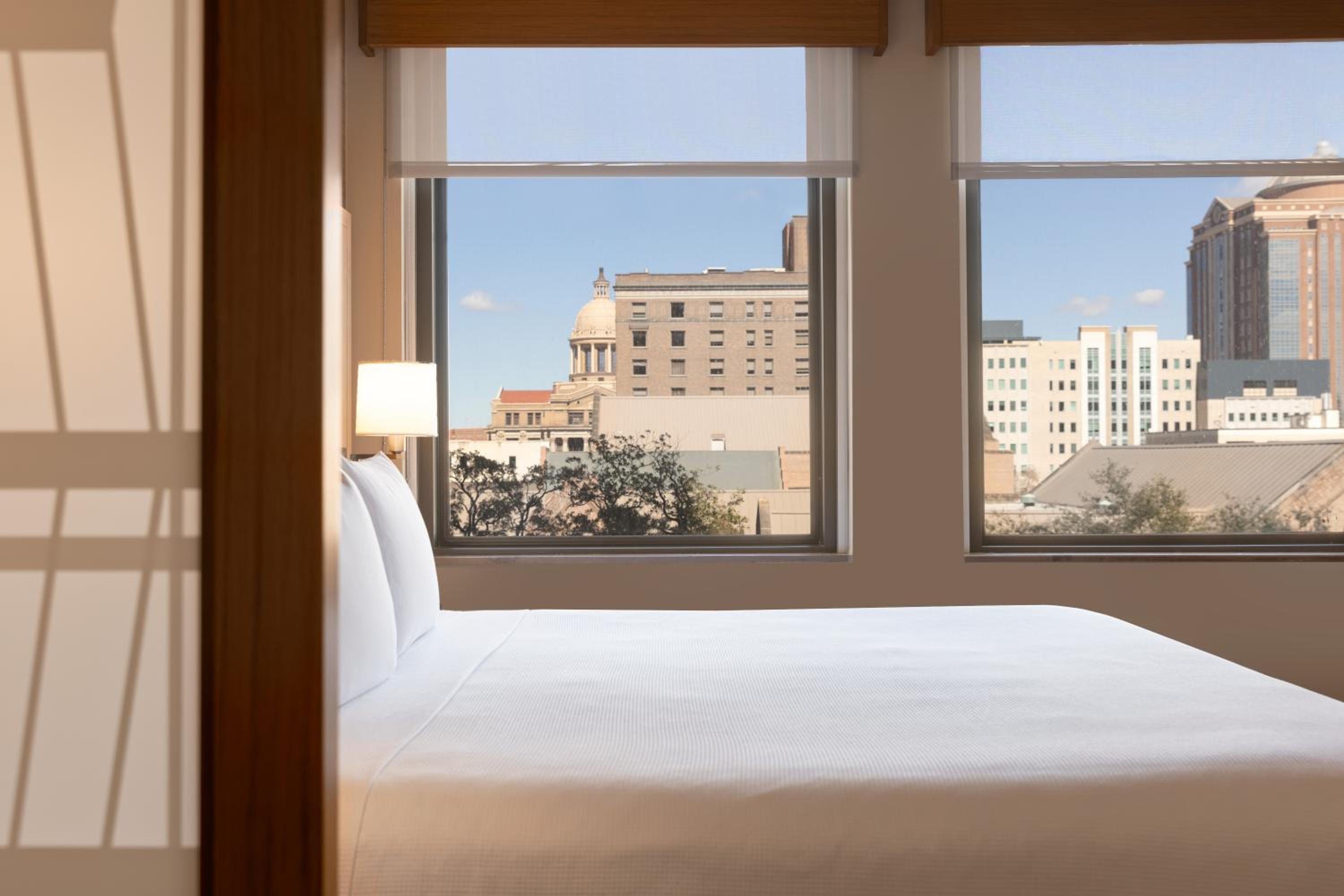 King Room with Sofa Bed and City View - Photo 2