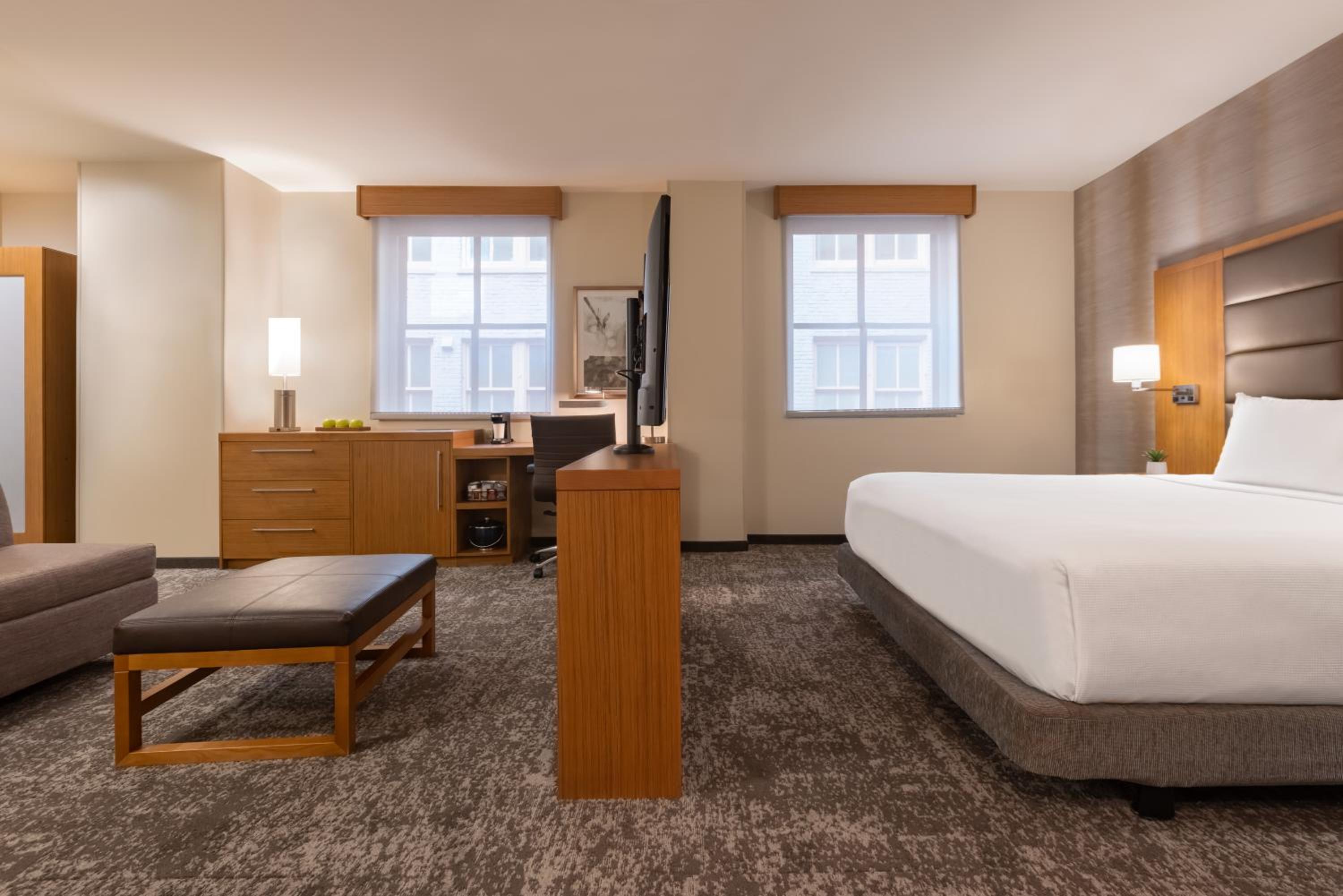 King Room with Sofa Bed and Accessible Tub - Disability Access - Photo 3