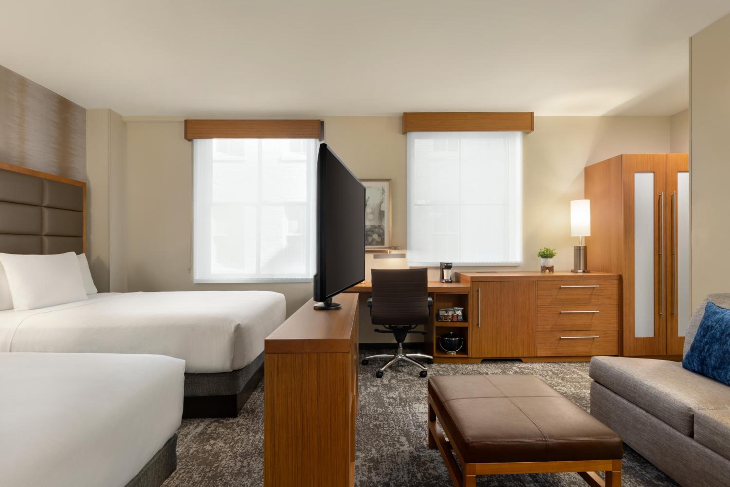 Standard Queen Room with Two Queen Beds and Sofa Bed - Photo 5