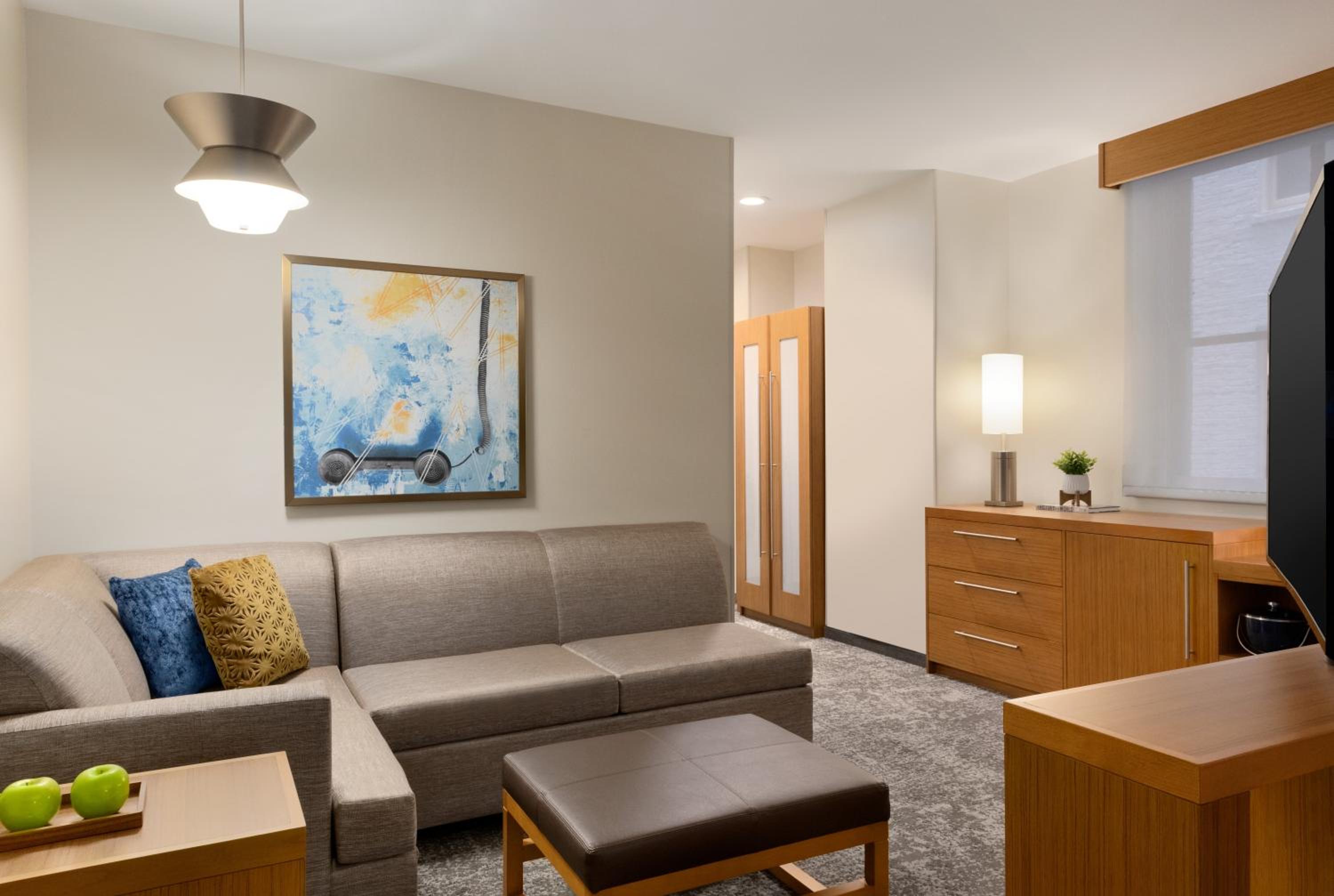 Standard Queen Room with Two Queen Beds and Sofa Bed - Photo 2