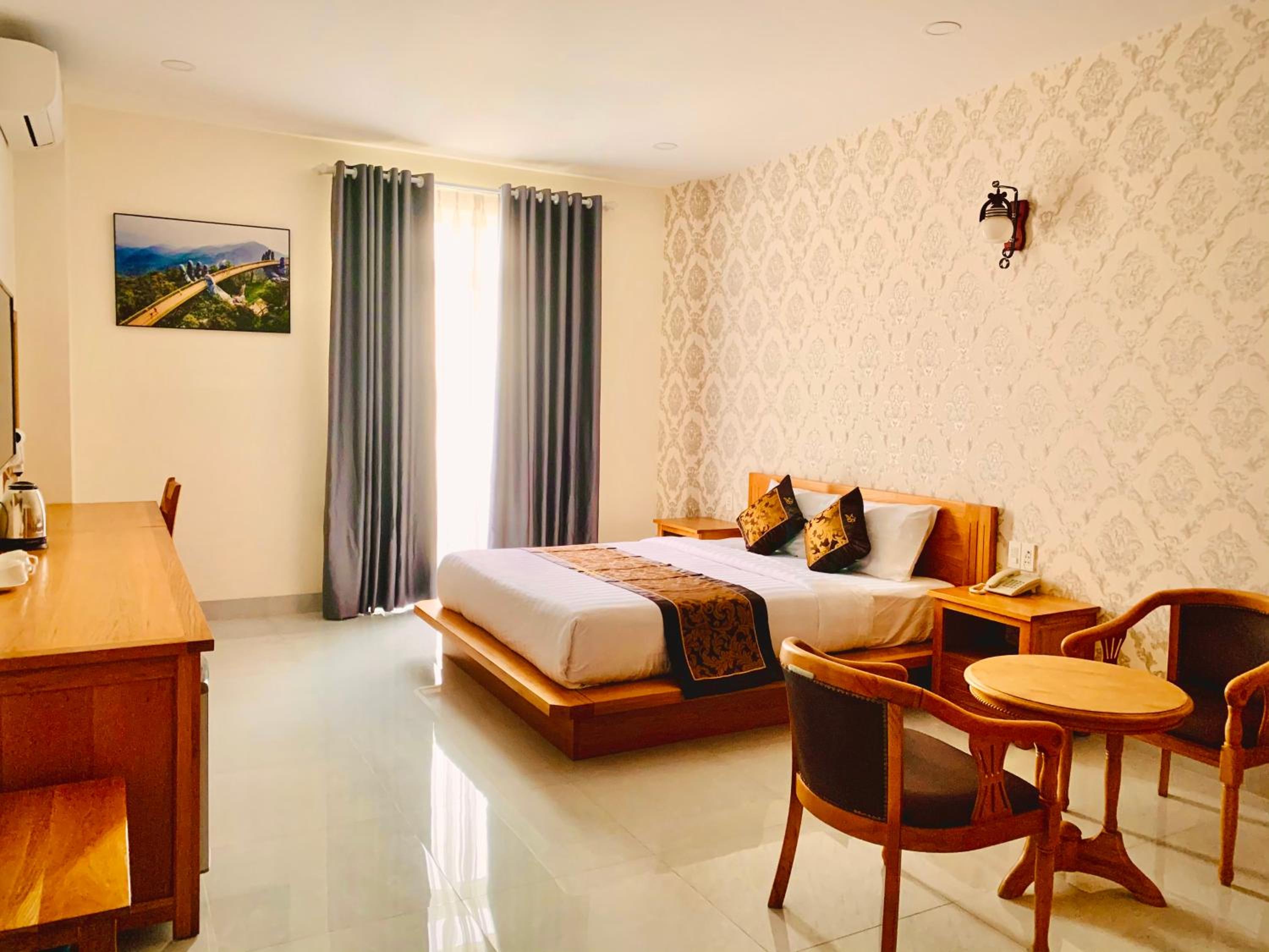 Deluxe King Room photo 2