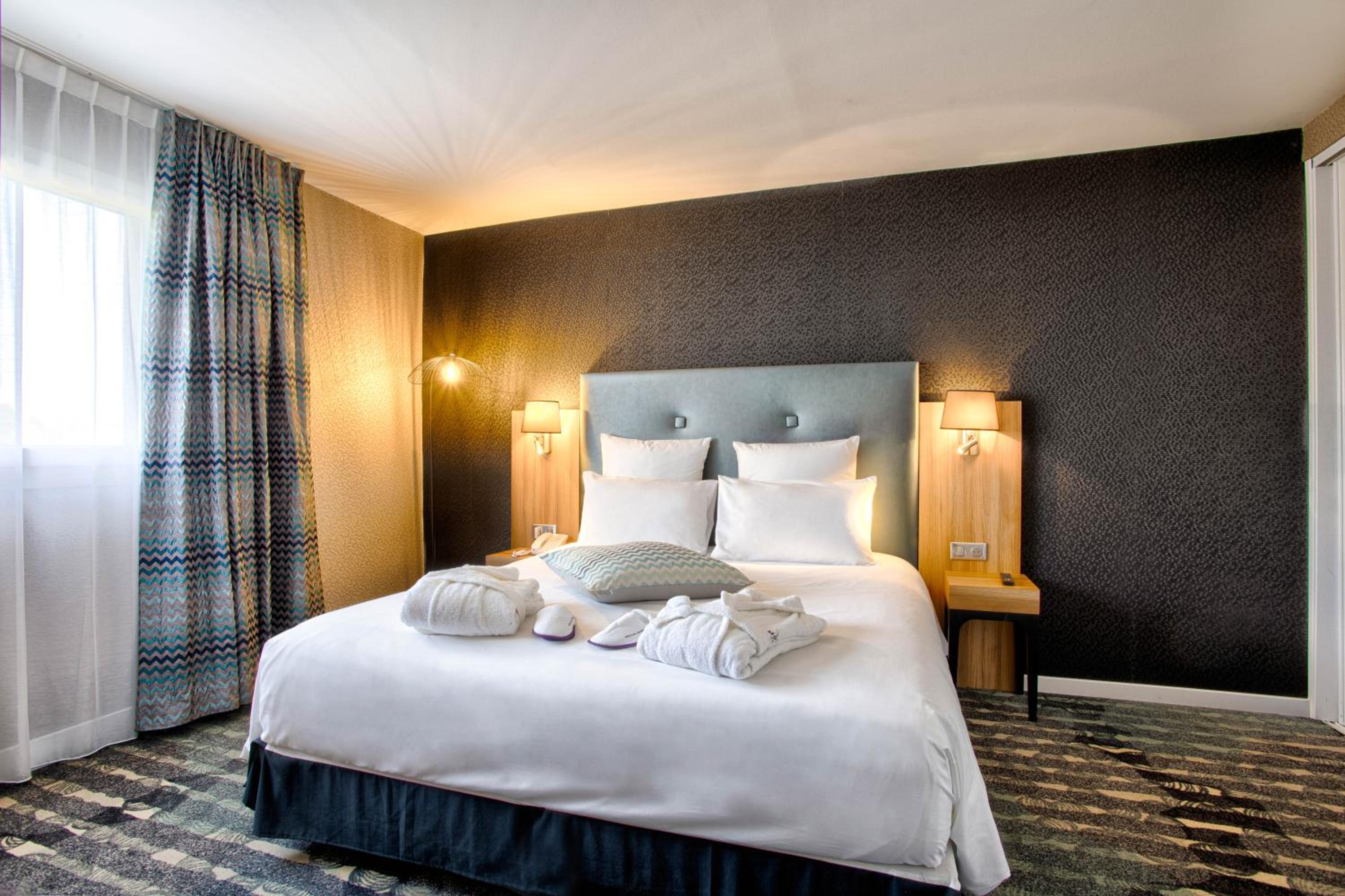 Privilege Suite with One Double Bed and One Sofa Bed - Photo 1