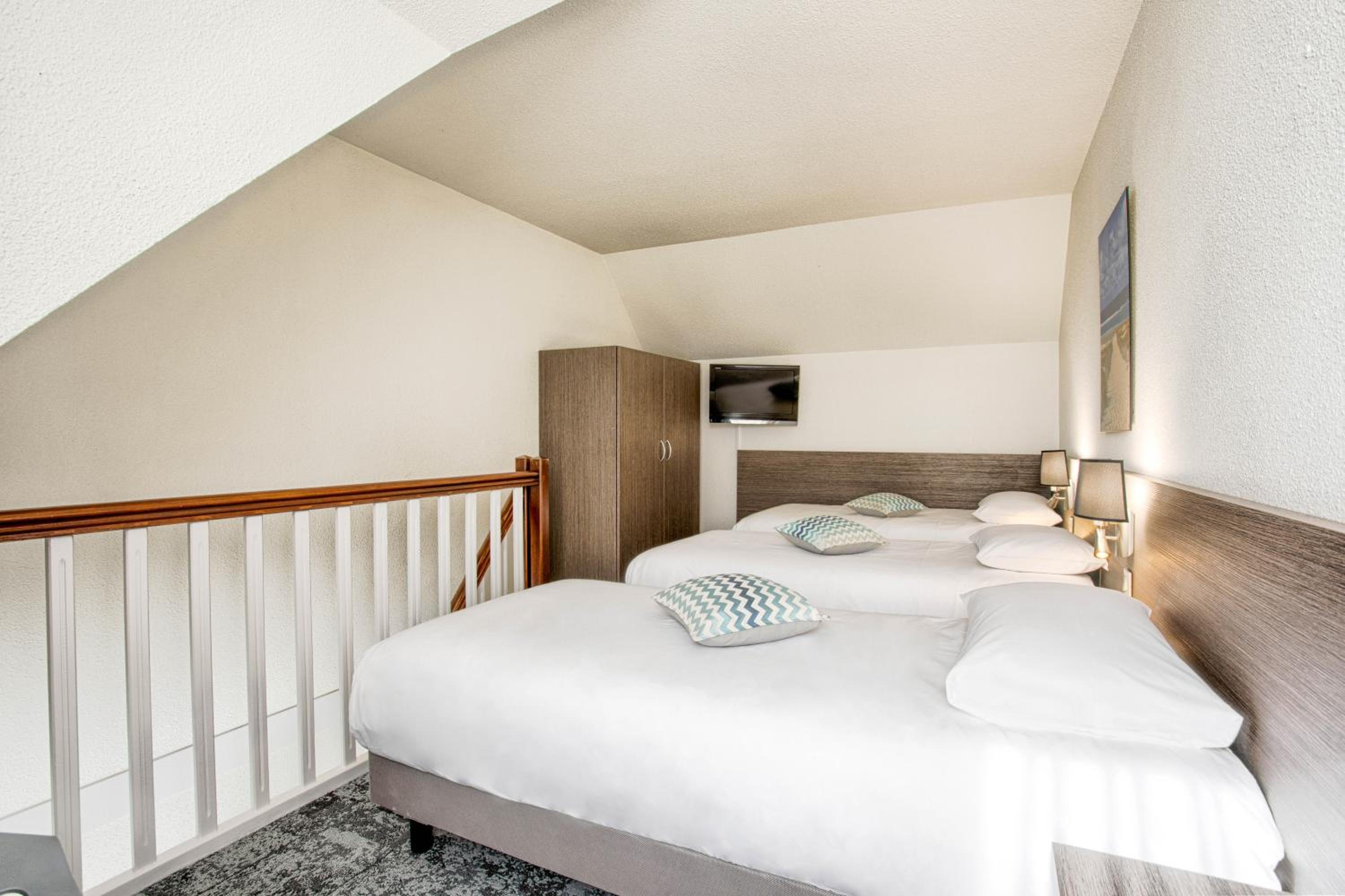Superior Duplex Apartment with One Double Bed and Two Single Beds - Photo 2