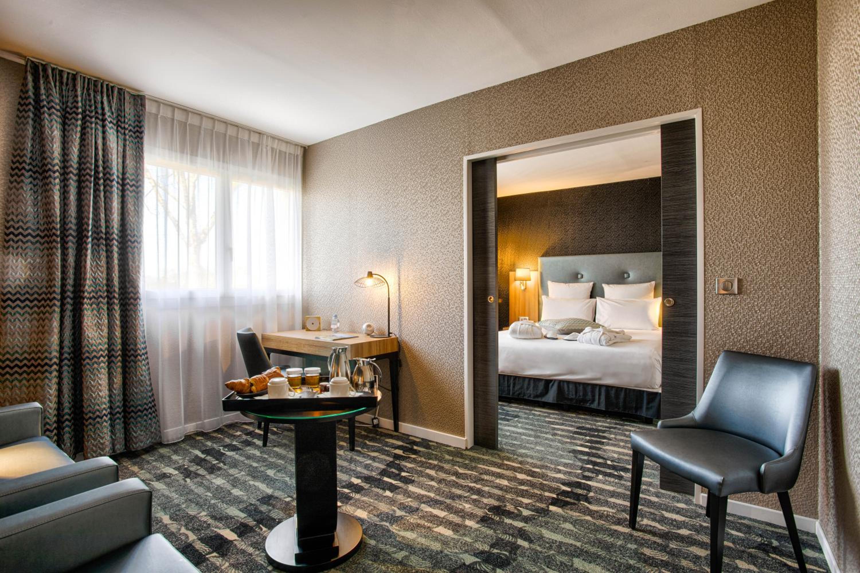 Privilege Suite with One Double Bed and One Sofa Bed - Photo 7