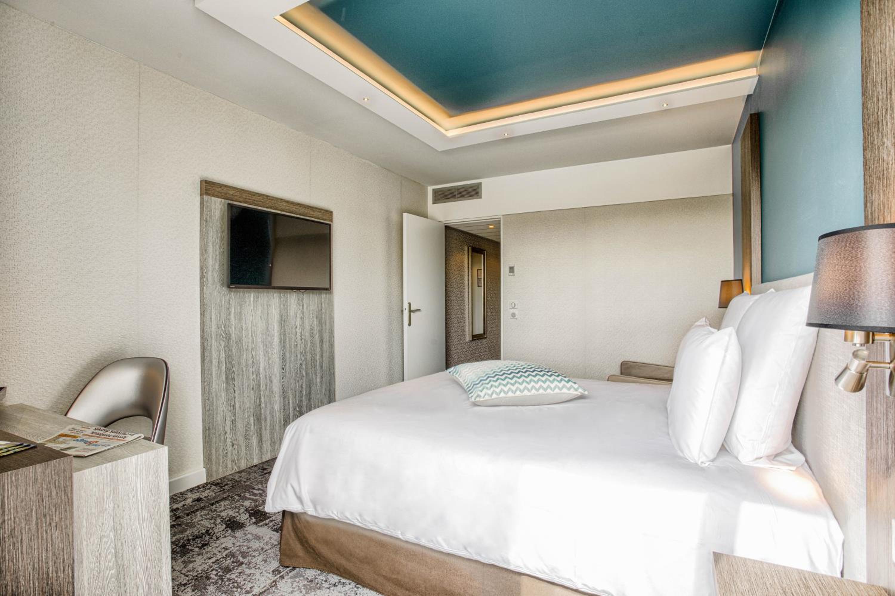 Superior Double Room with Sofa Bed with Spa Access photo 2