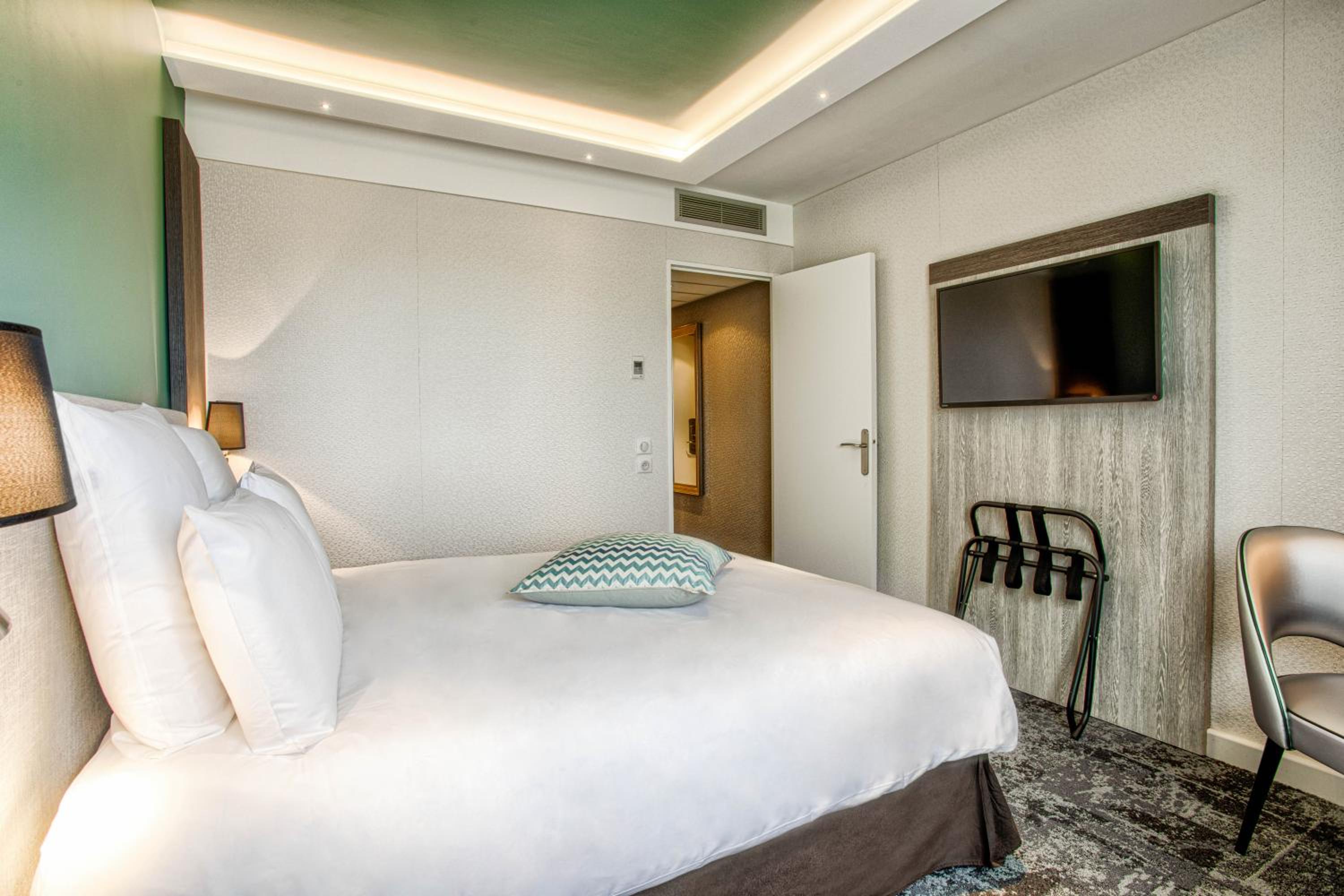 Classic Double Room with Spa Access - Photo 1