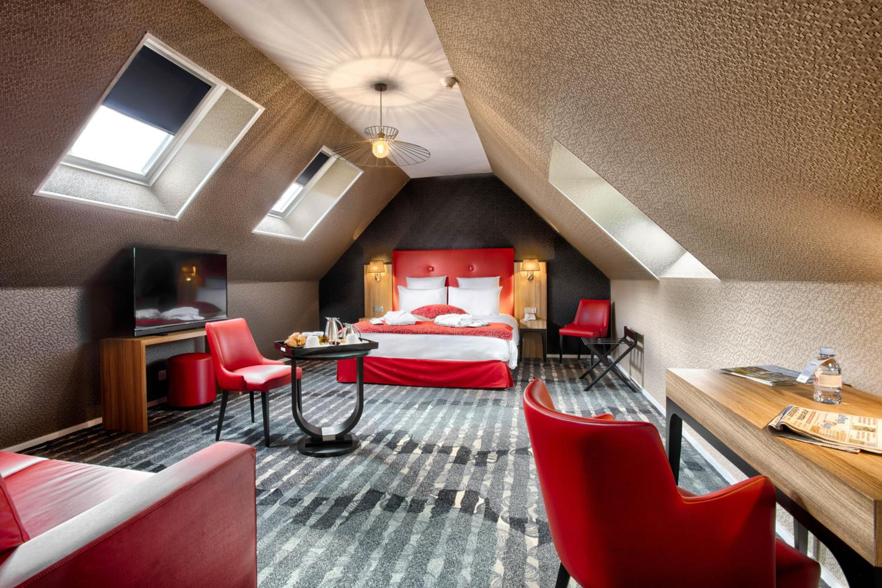 Privilege Suite with One Double Bed and One Sofa Bed - Photo 6