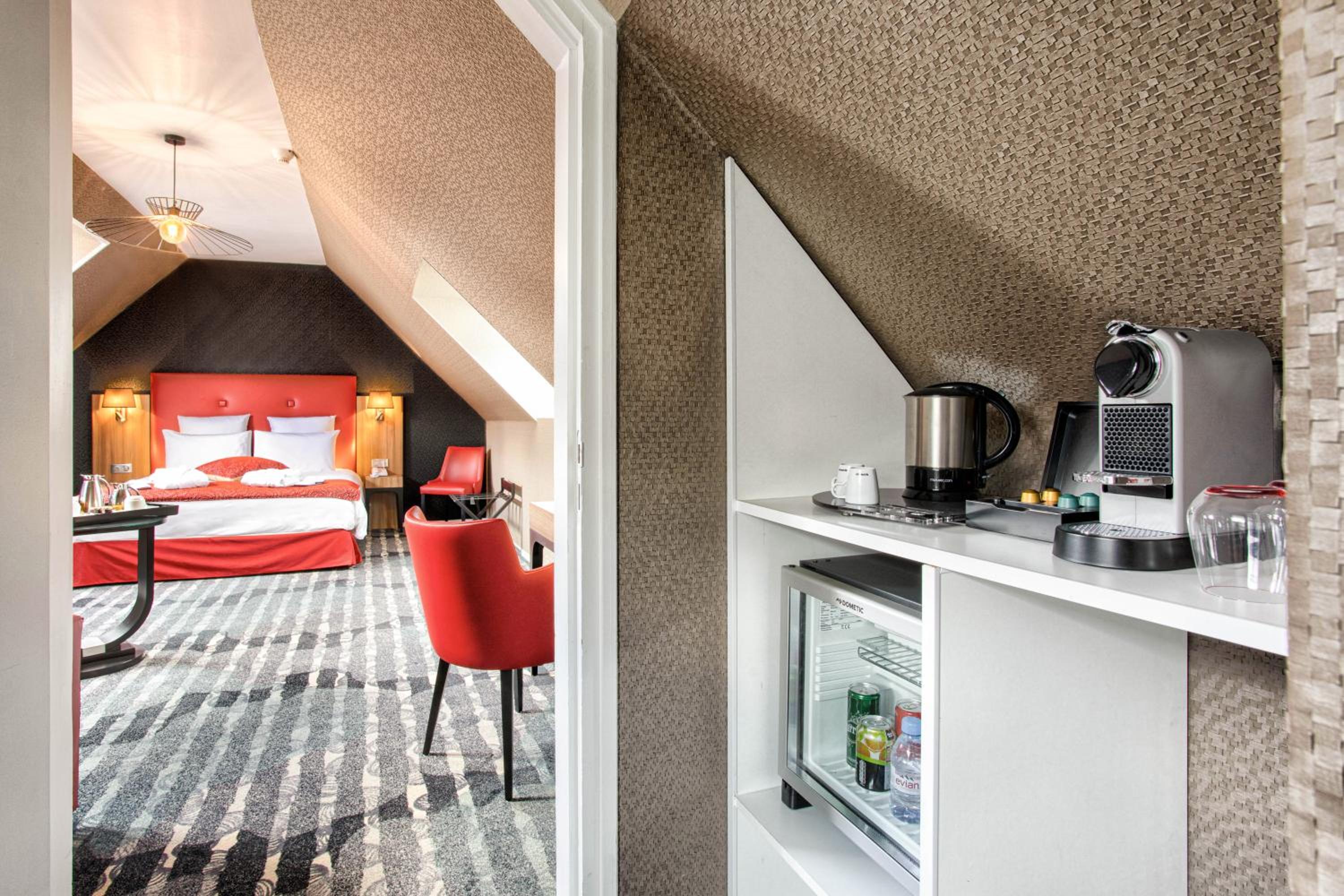 Privilege Suite with One Double Bed and One Sofa Bed - Photo 2