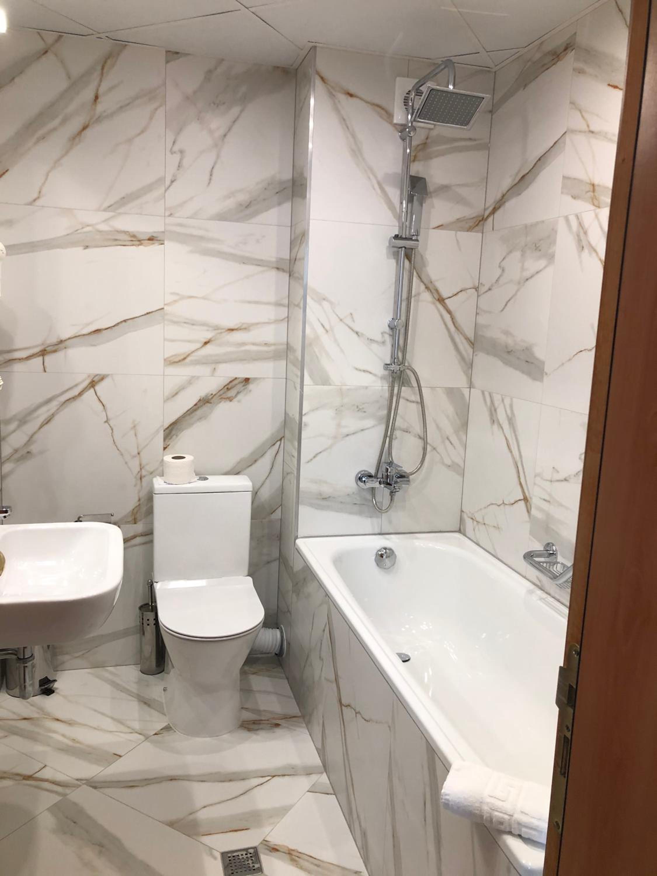 Deluxe Double or Twin Room - Photo 27