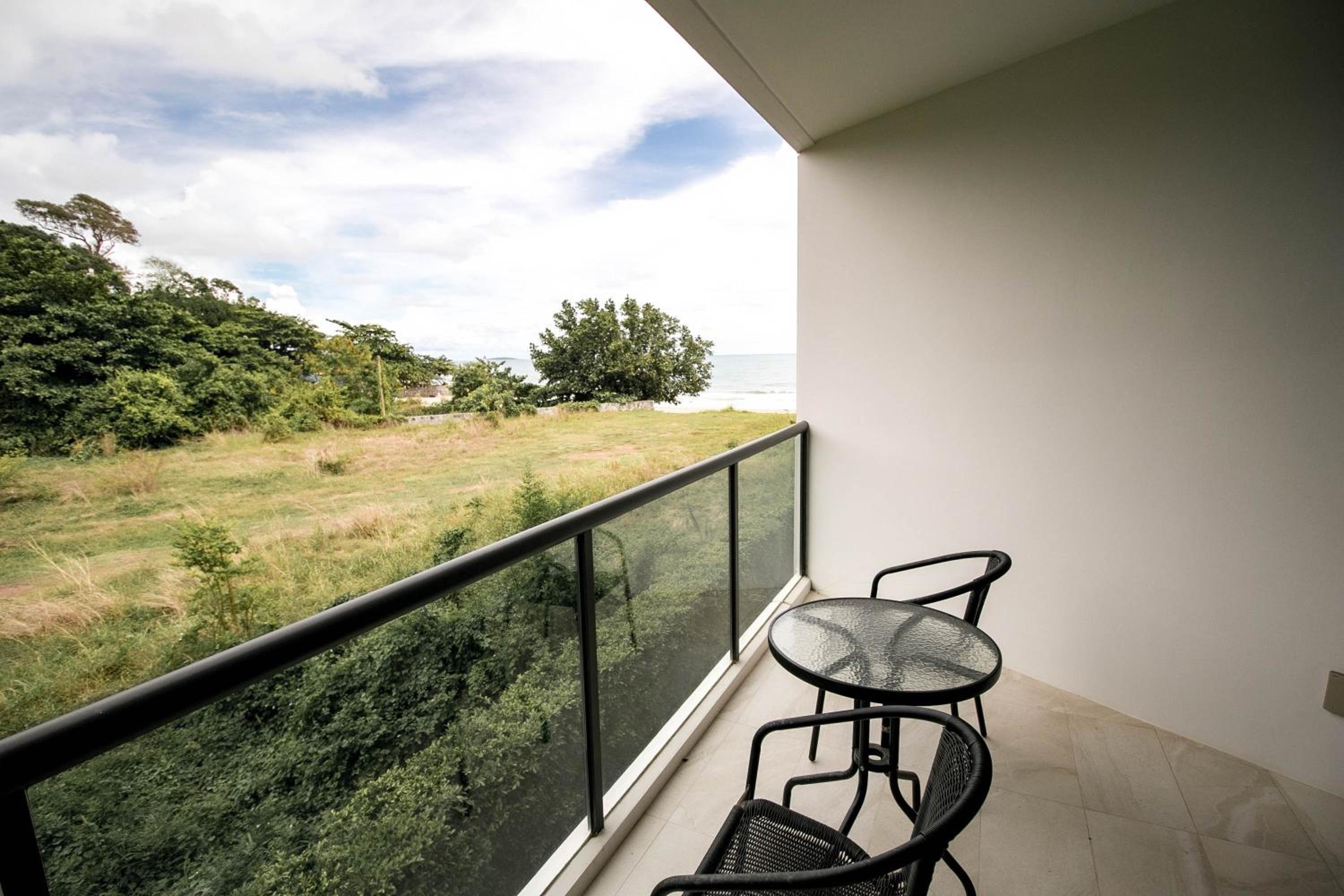Studio with Balcony - Photo 5