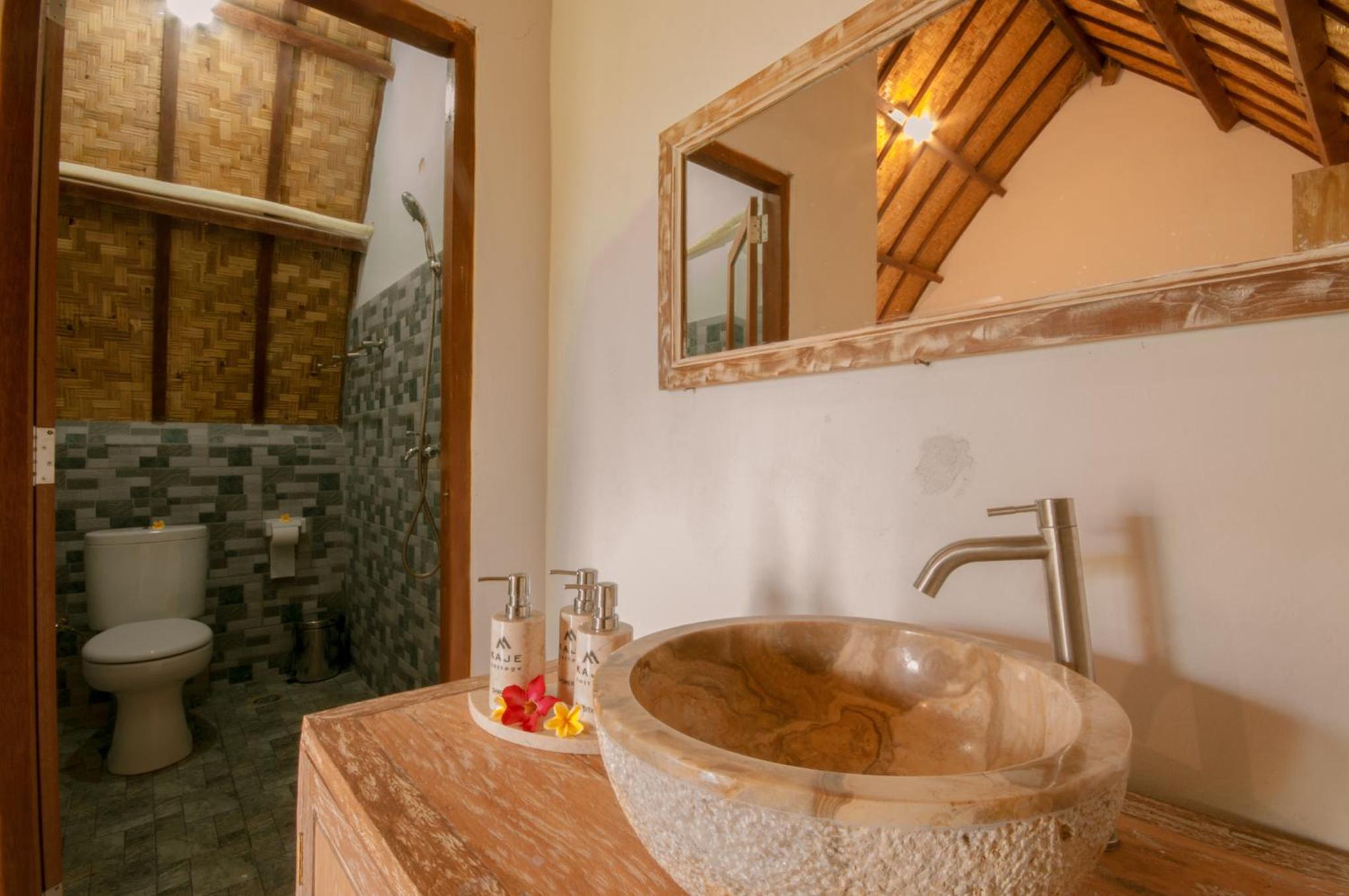 Deluxe Double Room with Balcony - Photo 21