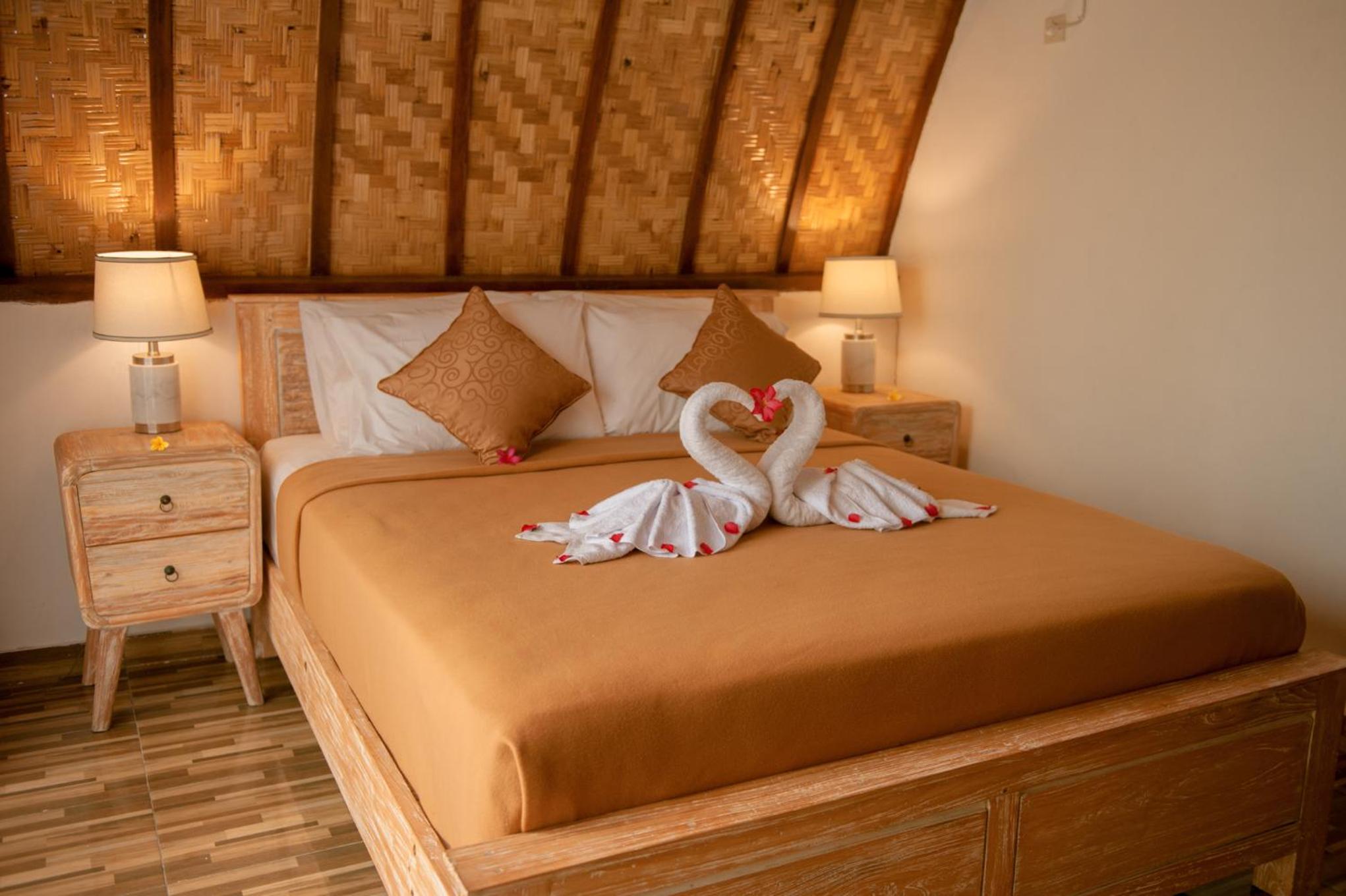 Deluxe Double Room with Balcony - Photo 20