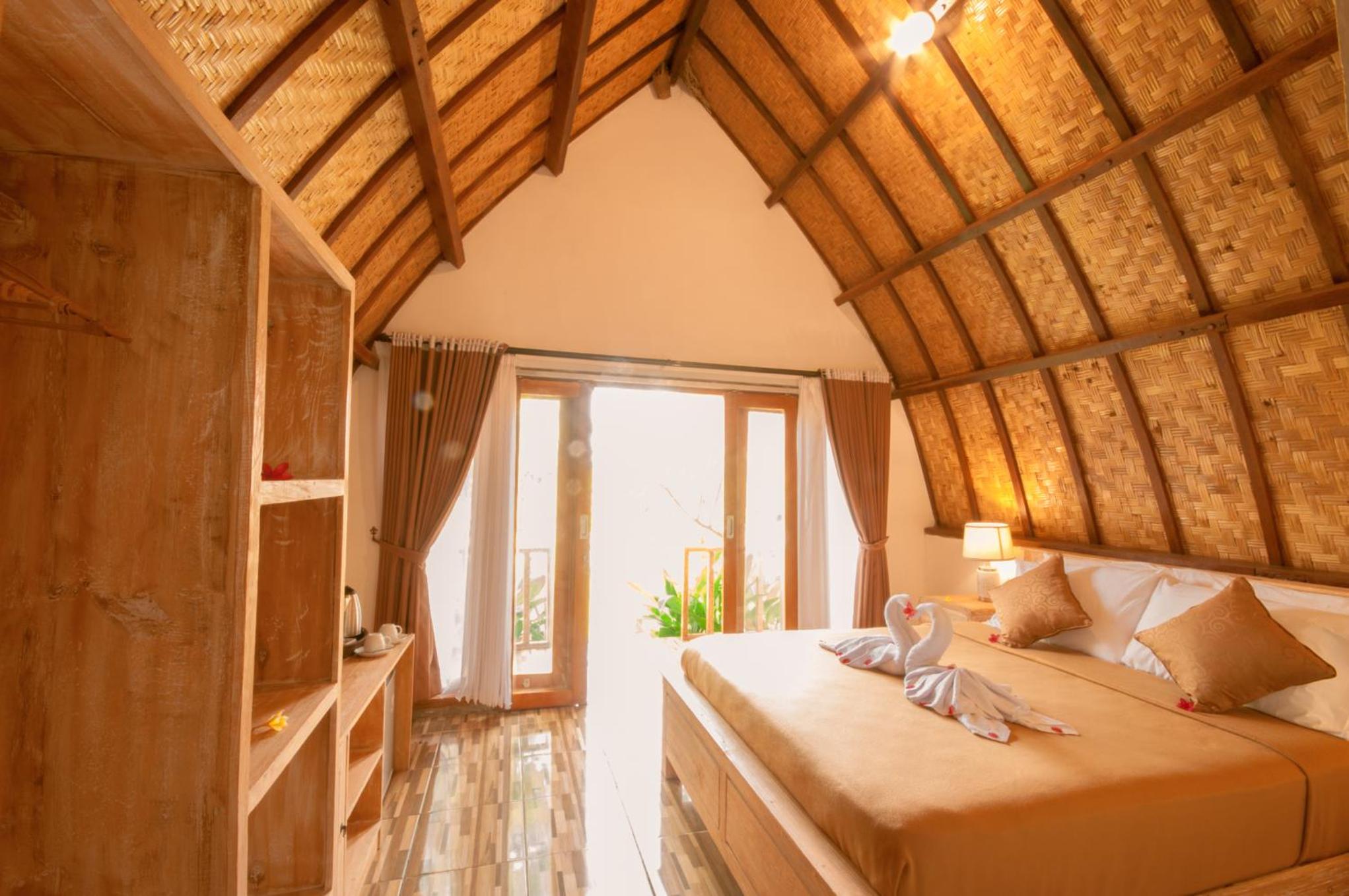 Deluxe Double Room with Balcony - Photo 18