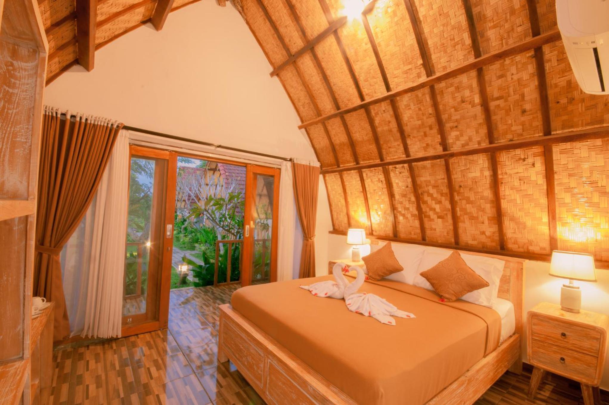 Deluxe Double Room with Balcony - Photo 16