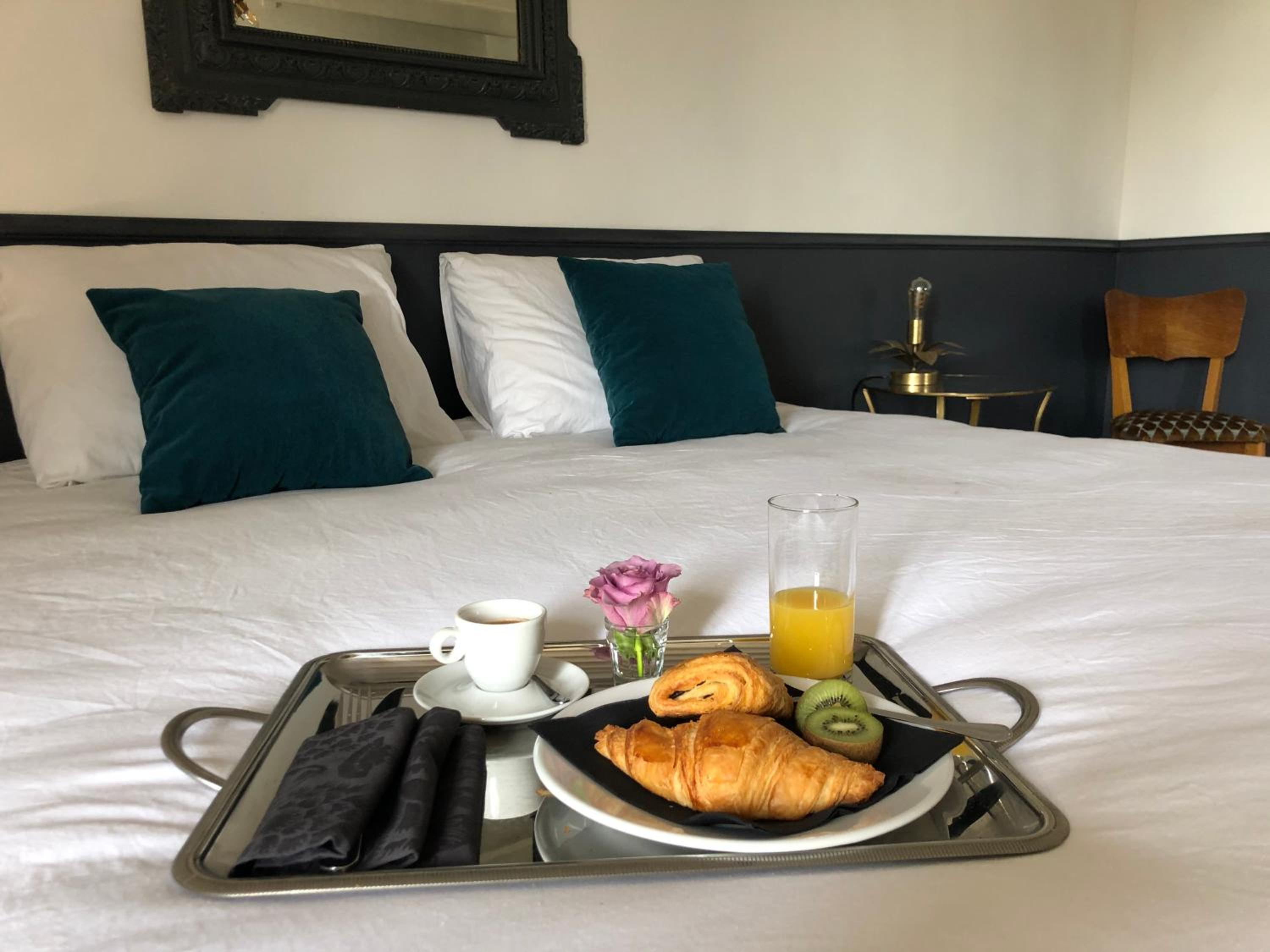 Double or Twin Room with Extra Bed photo 3