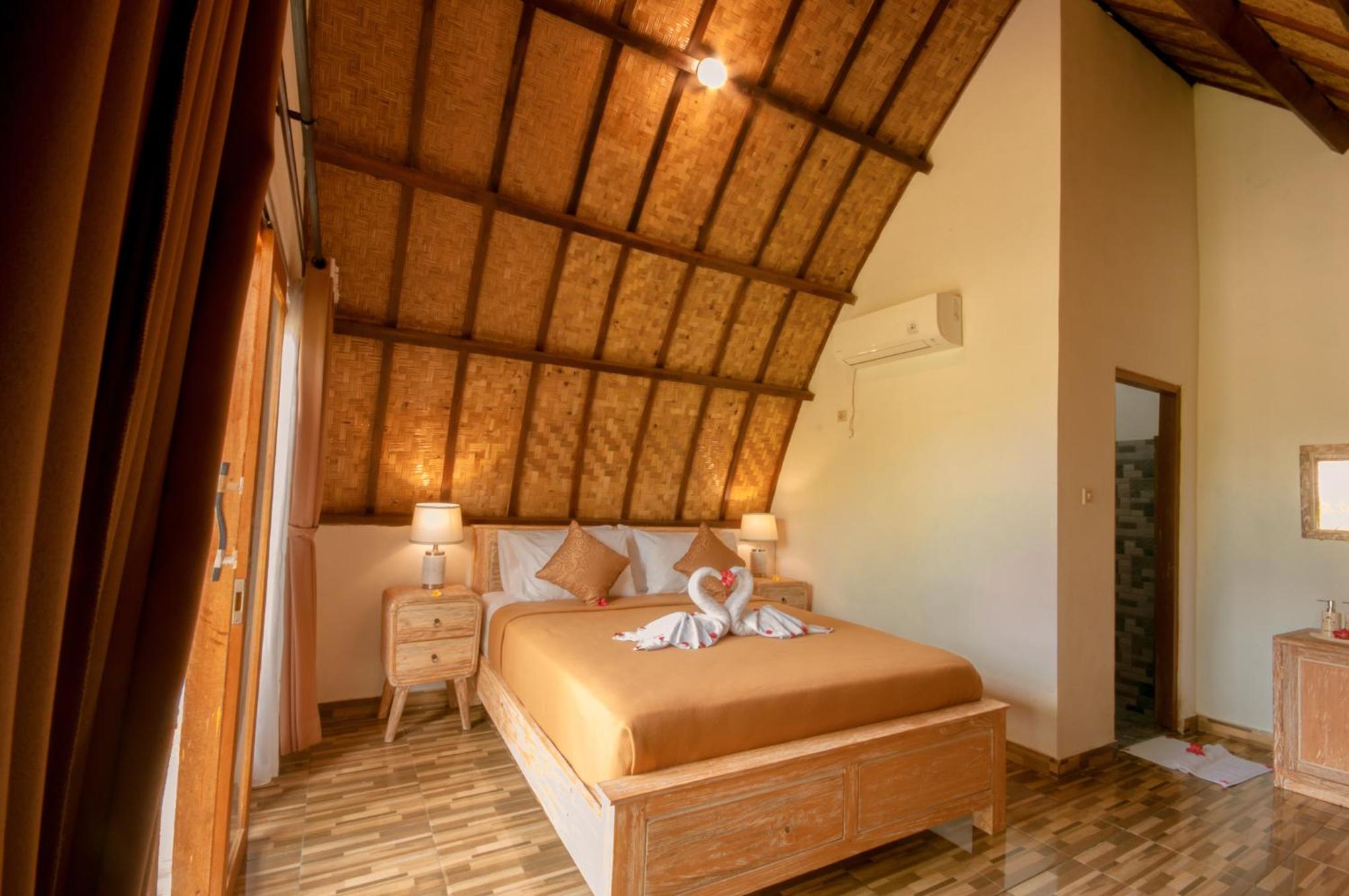 Deluxe Double Room with Balcony - Photo 6